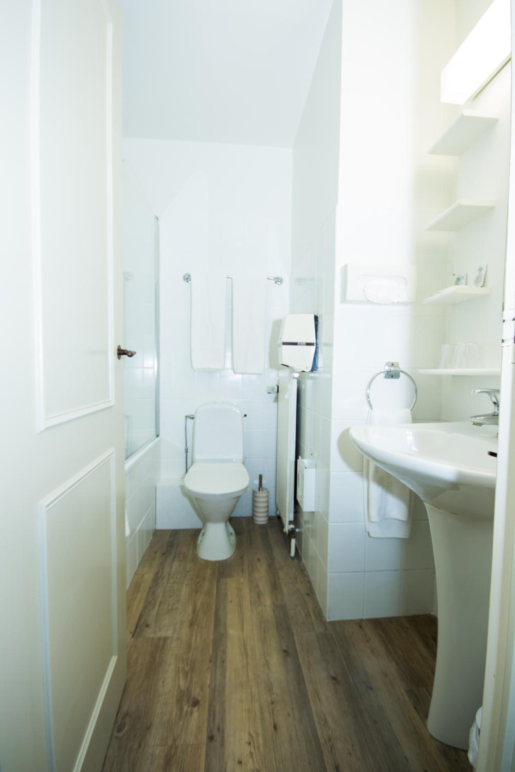 Twin Room - Photo 2