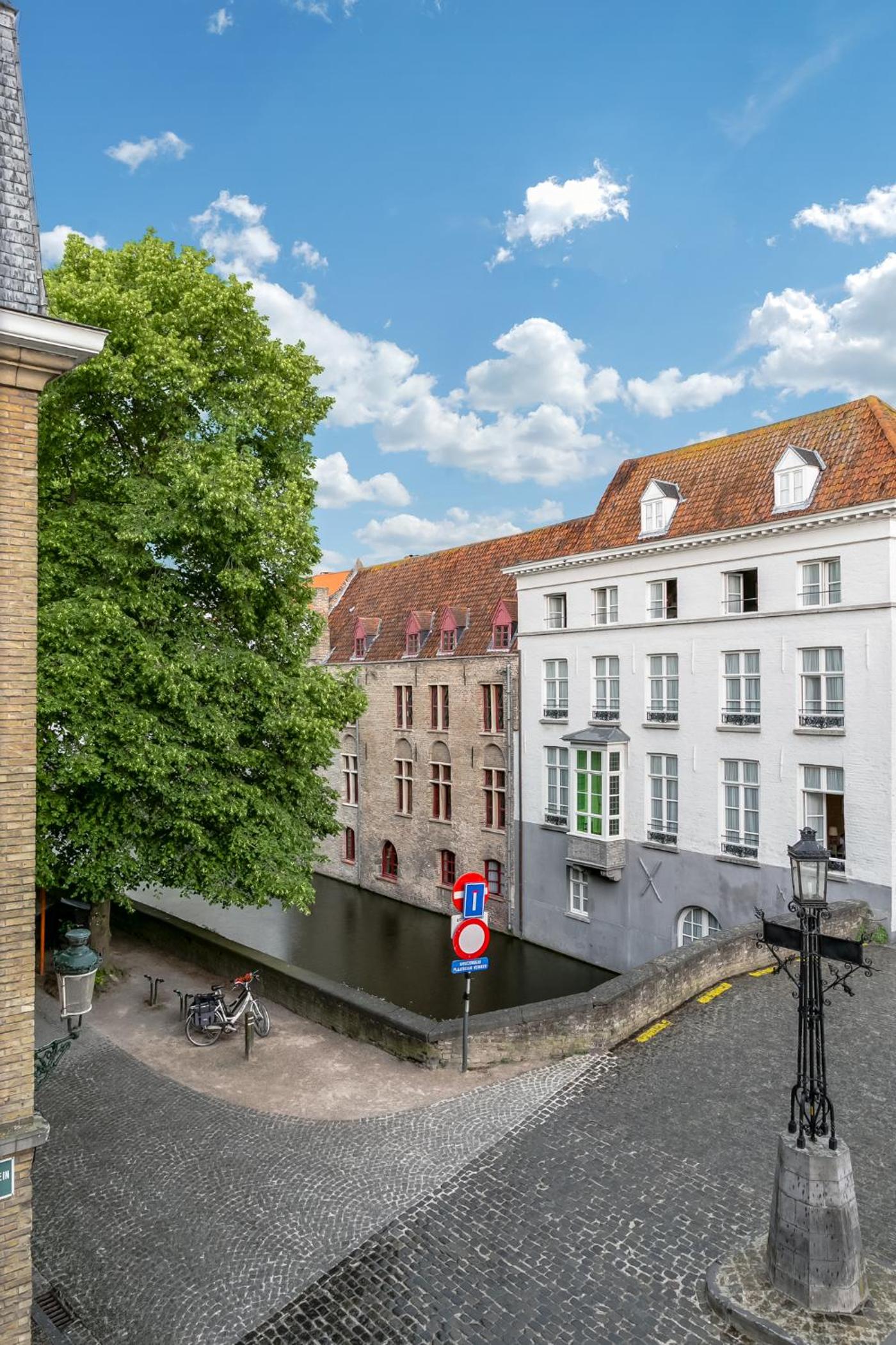 Double Room with Canal View - Photo 4
