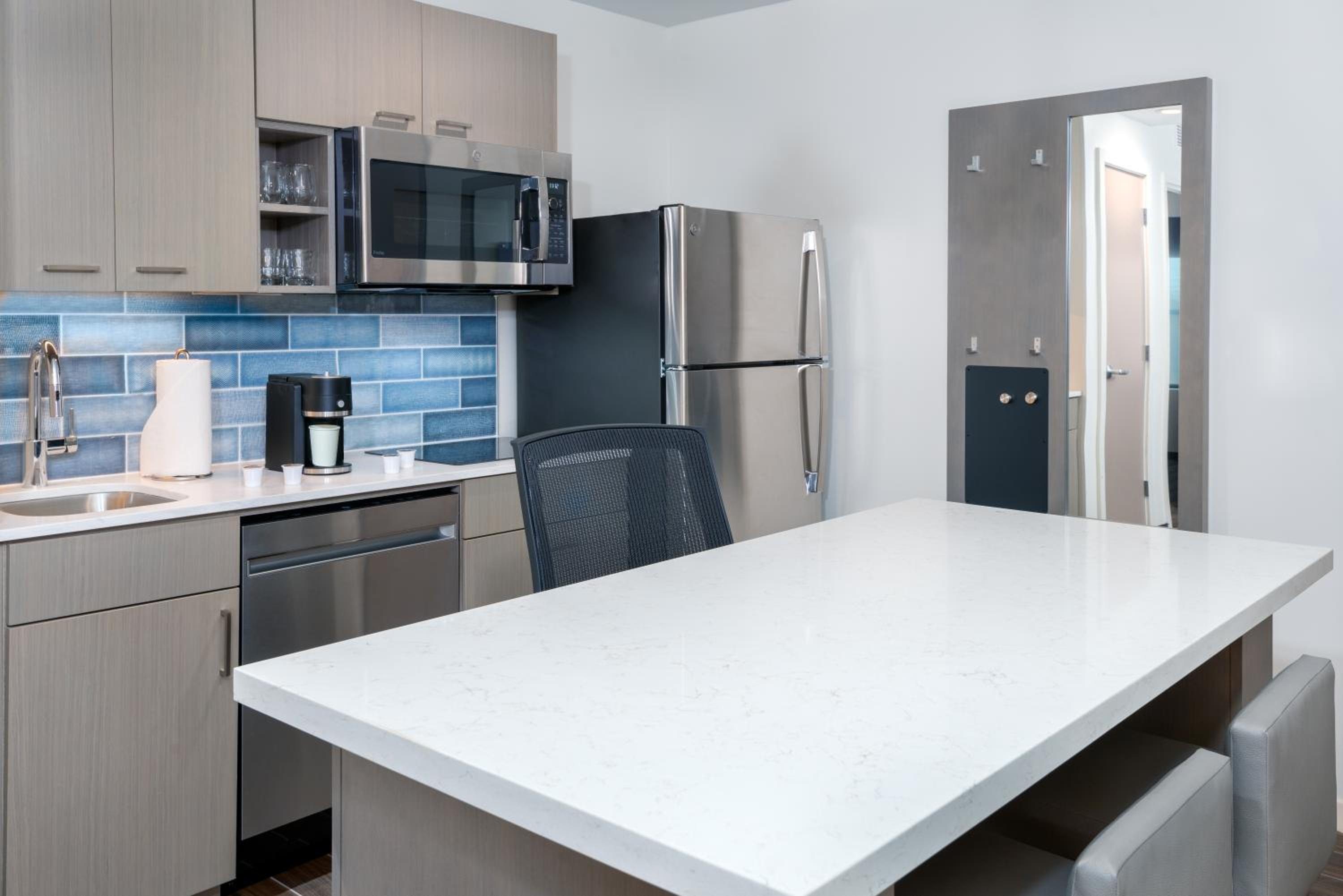 One-Bedroom King Suite with Sofa Bed and Kitchen - Photo 4