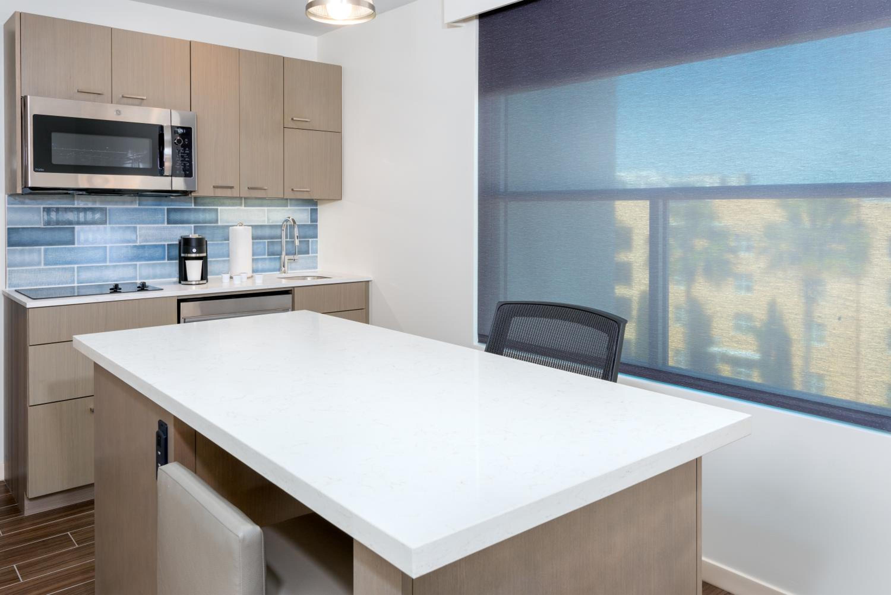 Specialty King Studio Suite - Photo 2