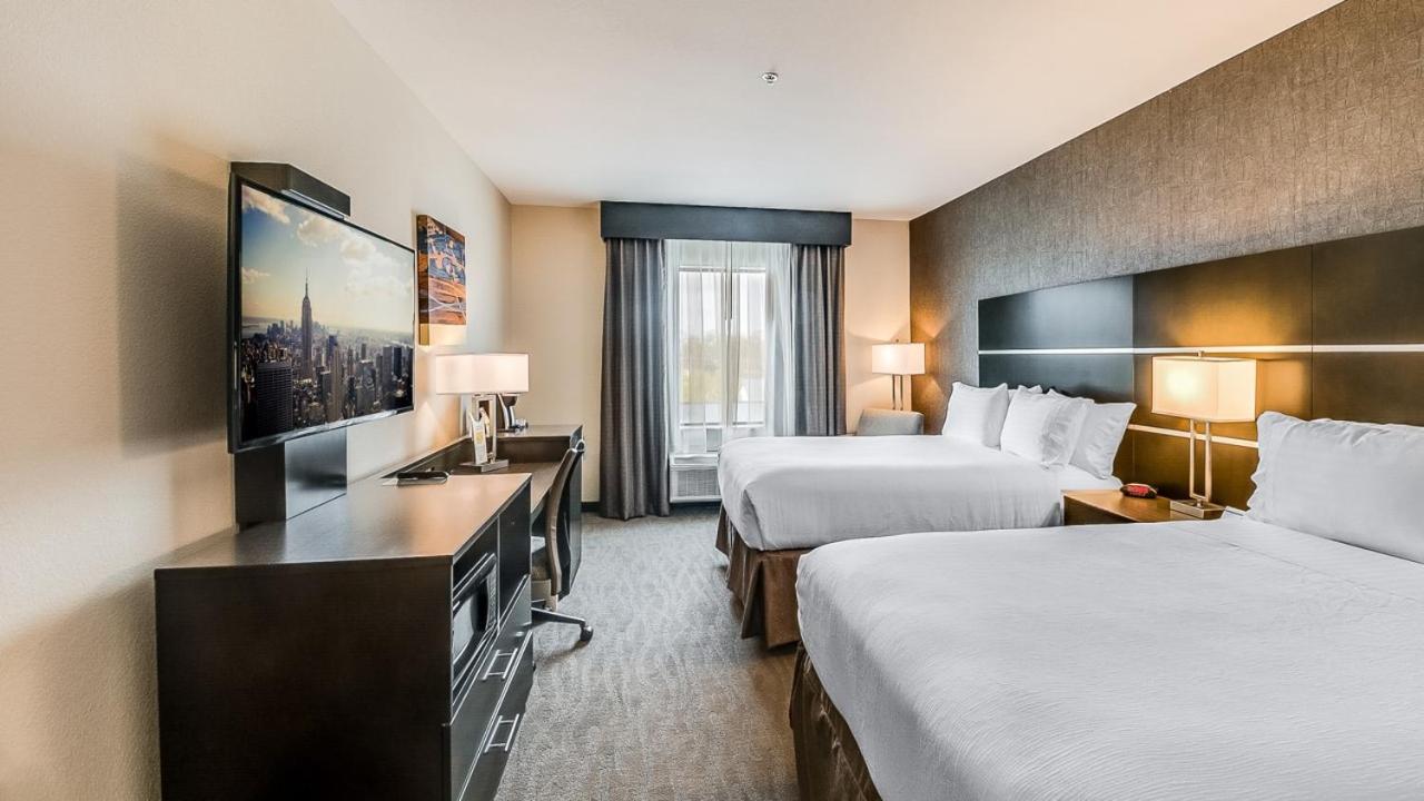 Standard Queen Room with Two Queen Beds - Photo 1