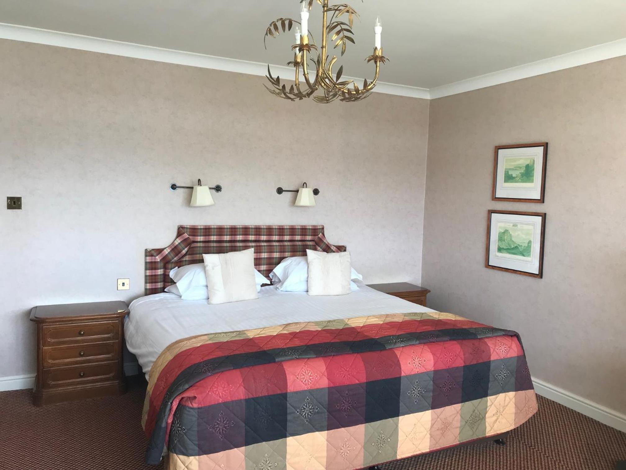 Deluxe King Room with Sea View - Photo 8