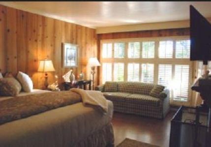 King Suite with Sofa Bed photo 3