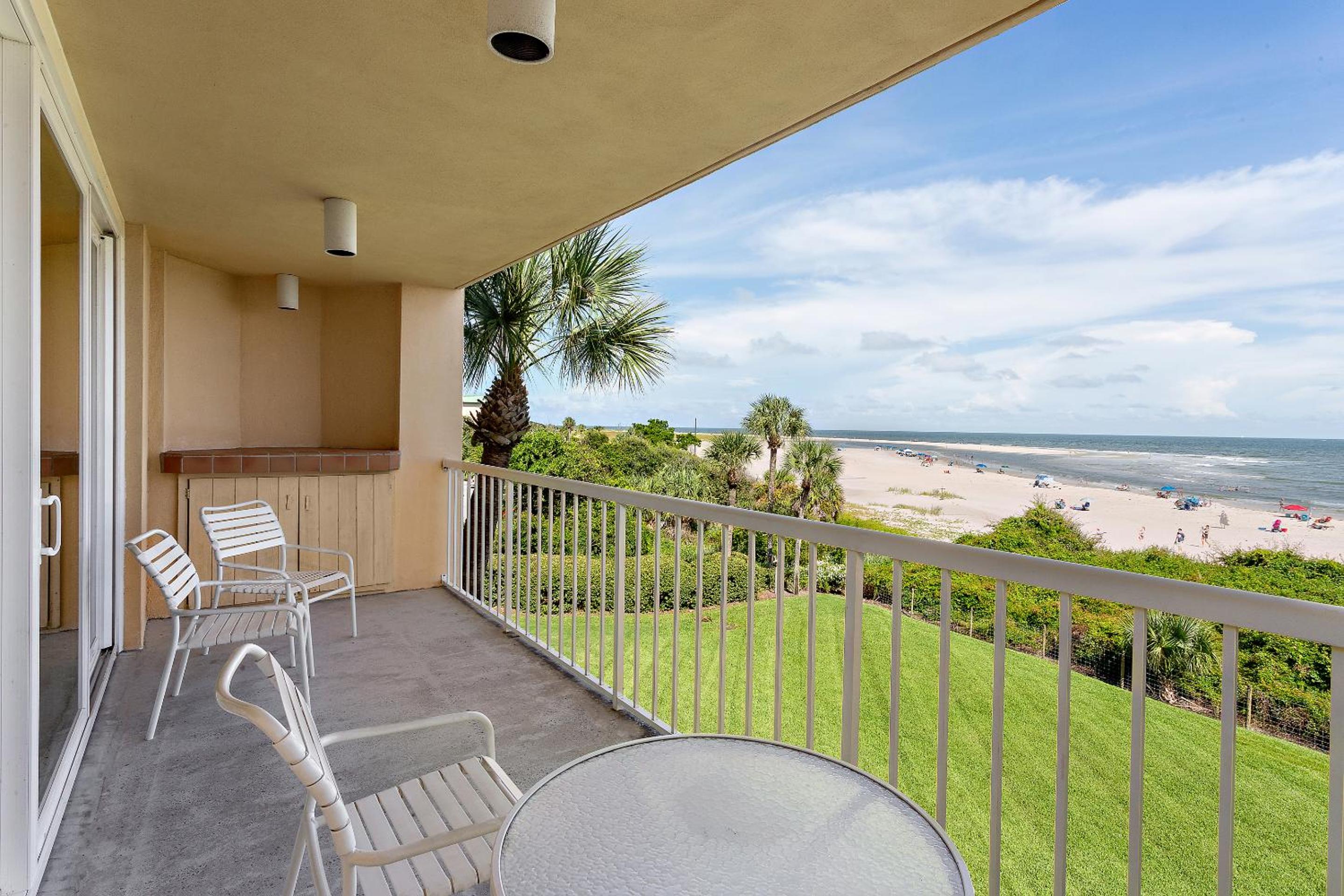 Two-Bedroom Oceanfront Villa - Photo 4