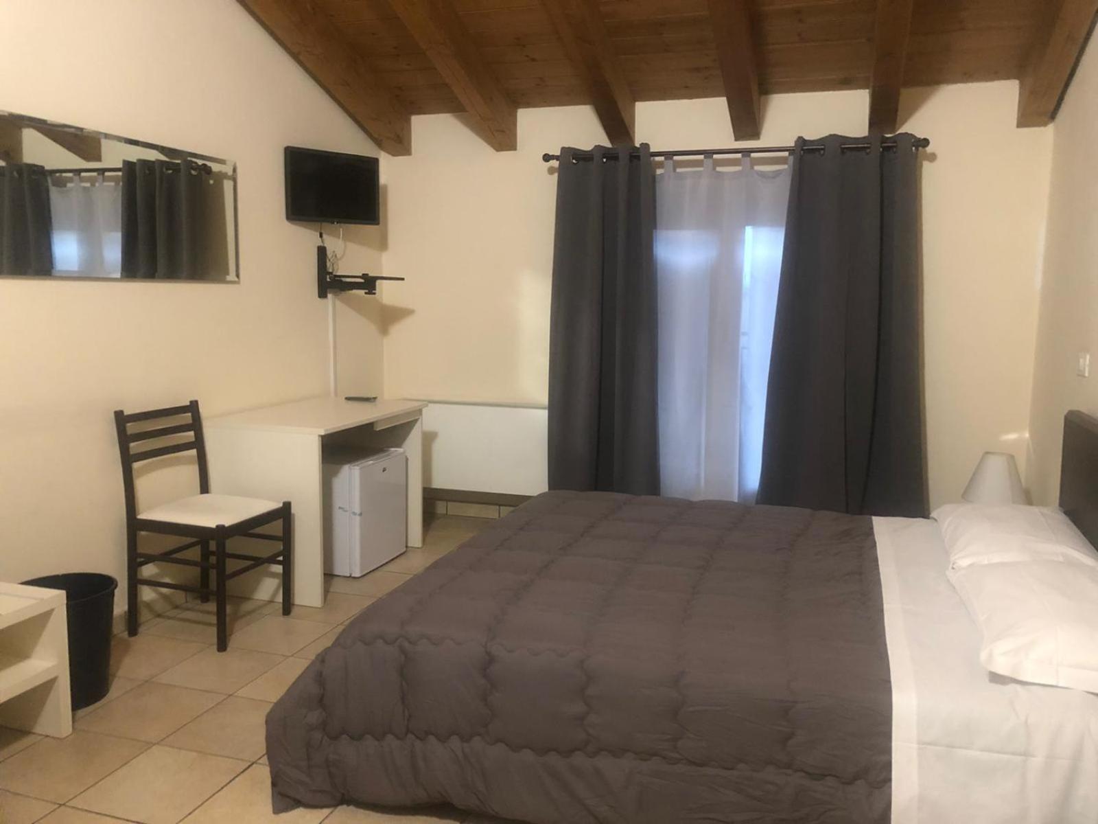 Double Room - Photo 2