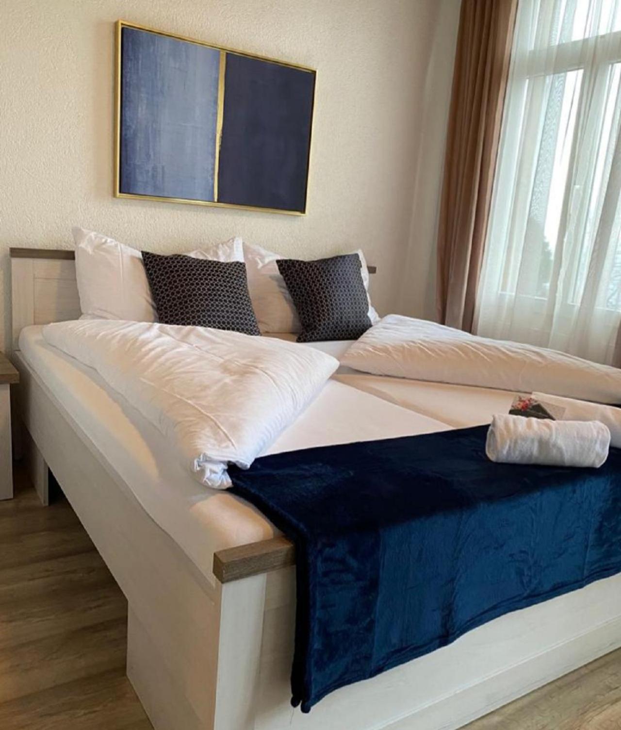 Double Room with Lake View - Photo 2