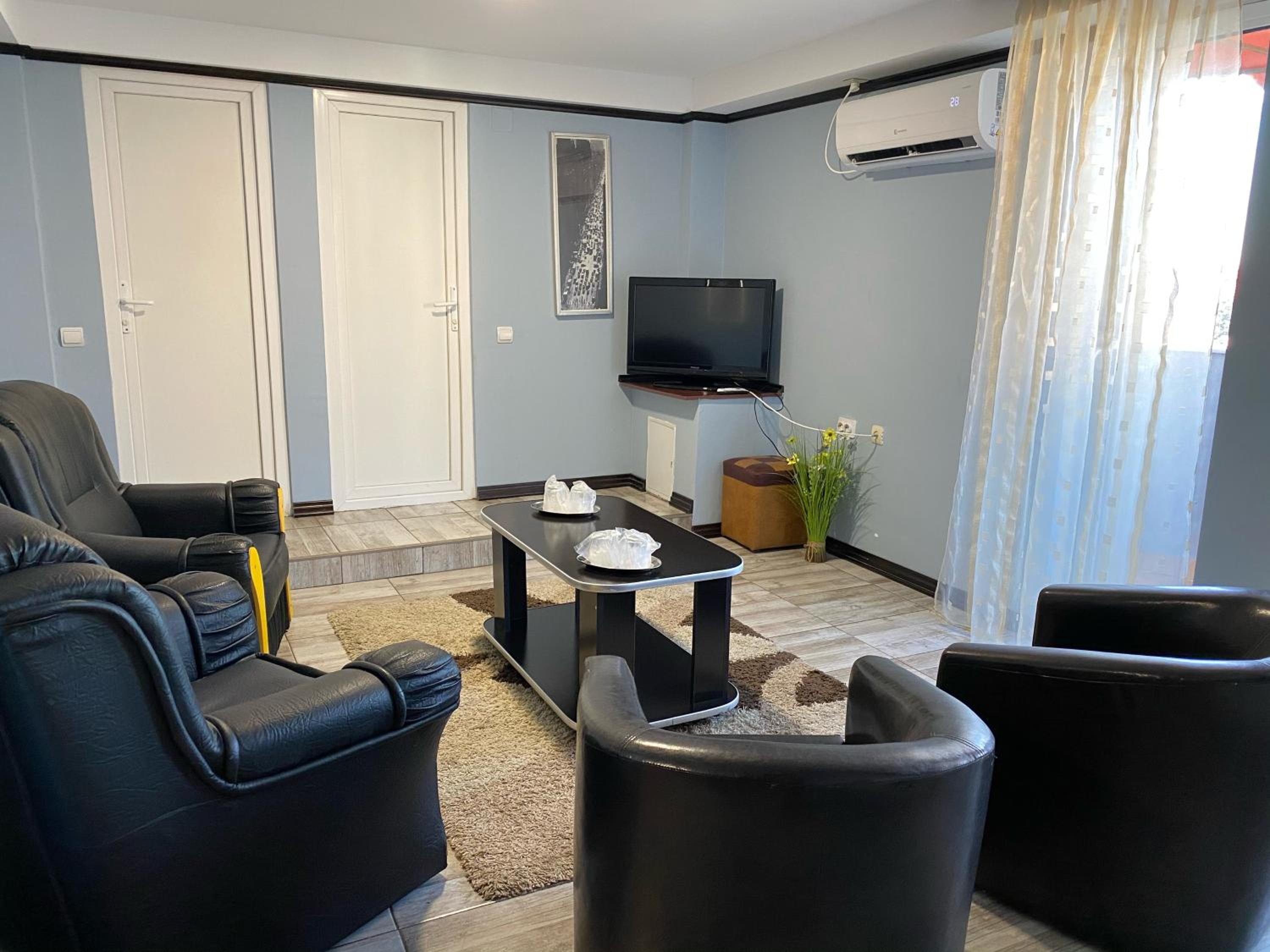 Two-Bedroom Apartment - Photo 2