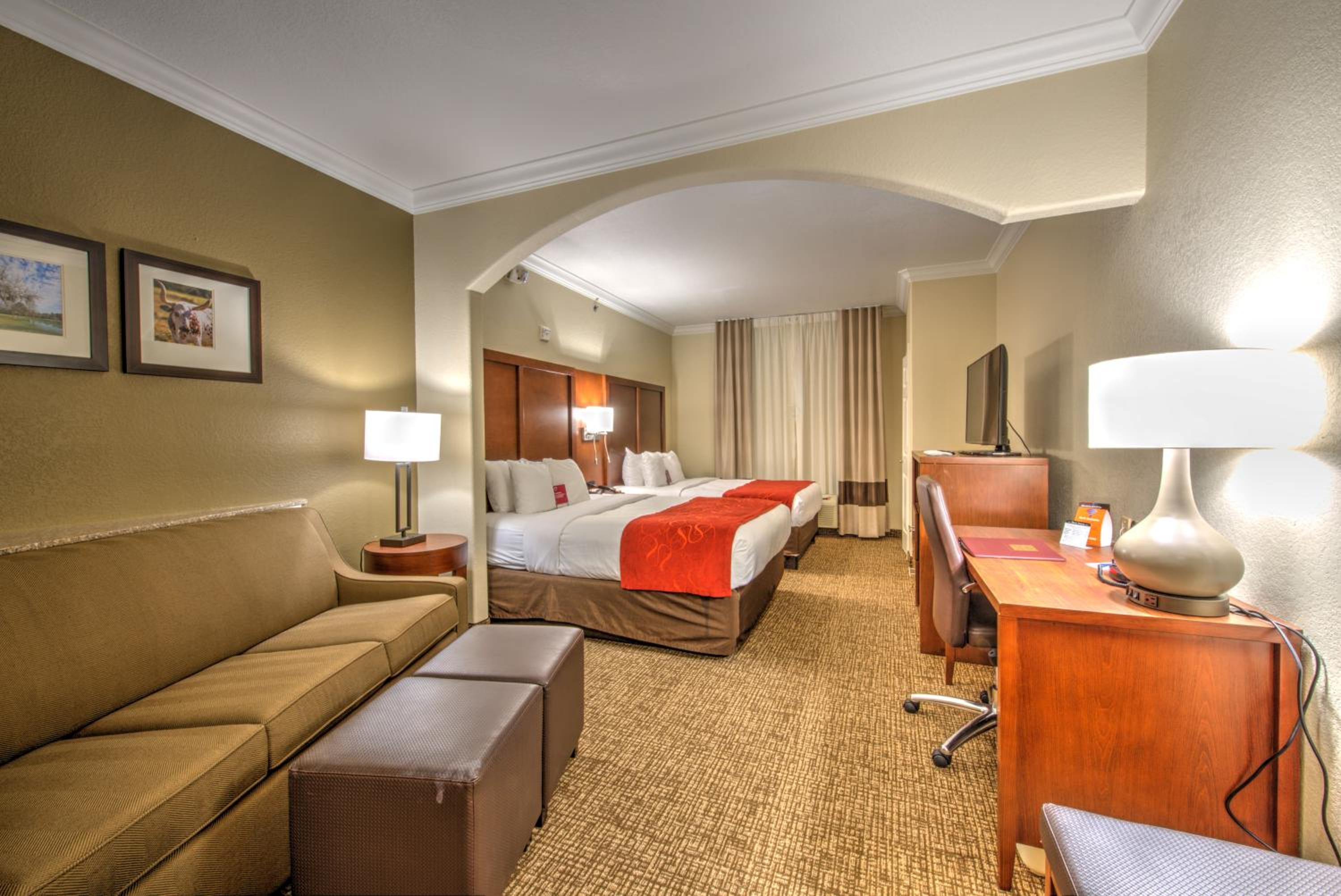 Queen Suite with Two Queen Beds - Photo 9