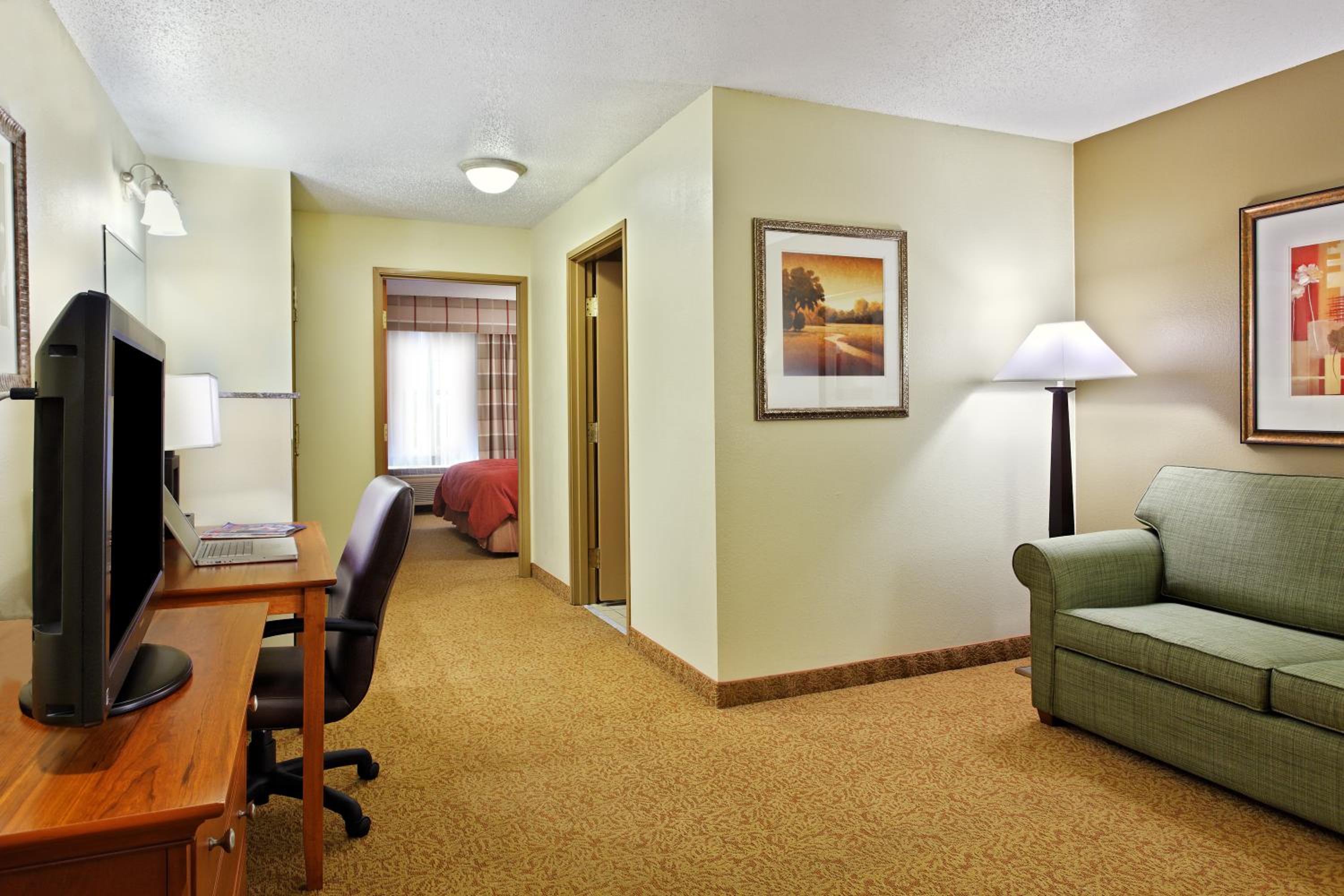 One-Bedroom King Suite - Photo 2