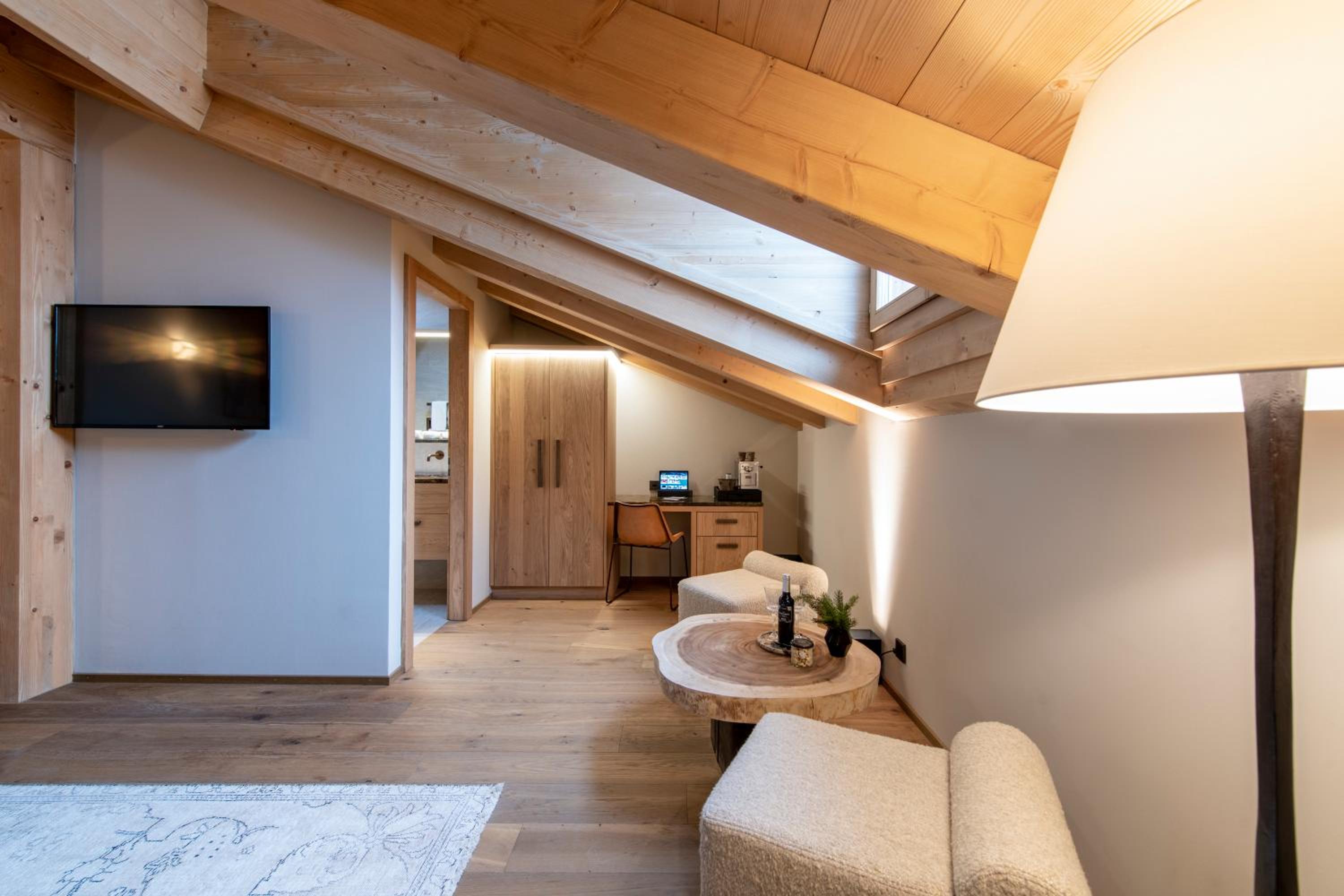 Attic Deluxe - Photo 2