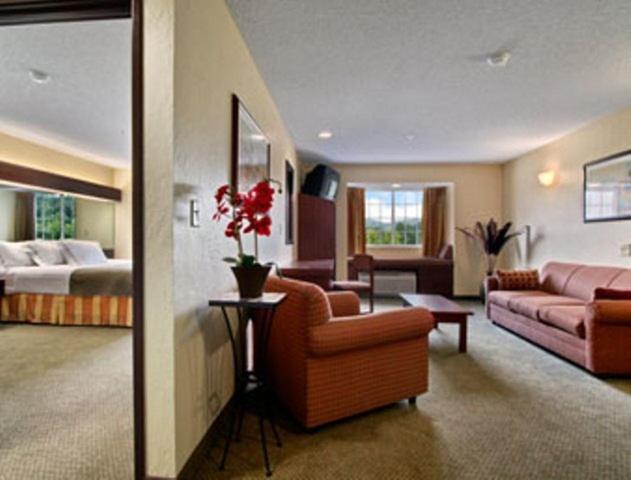 Queen Suite - Non-Smoking photo 1