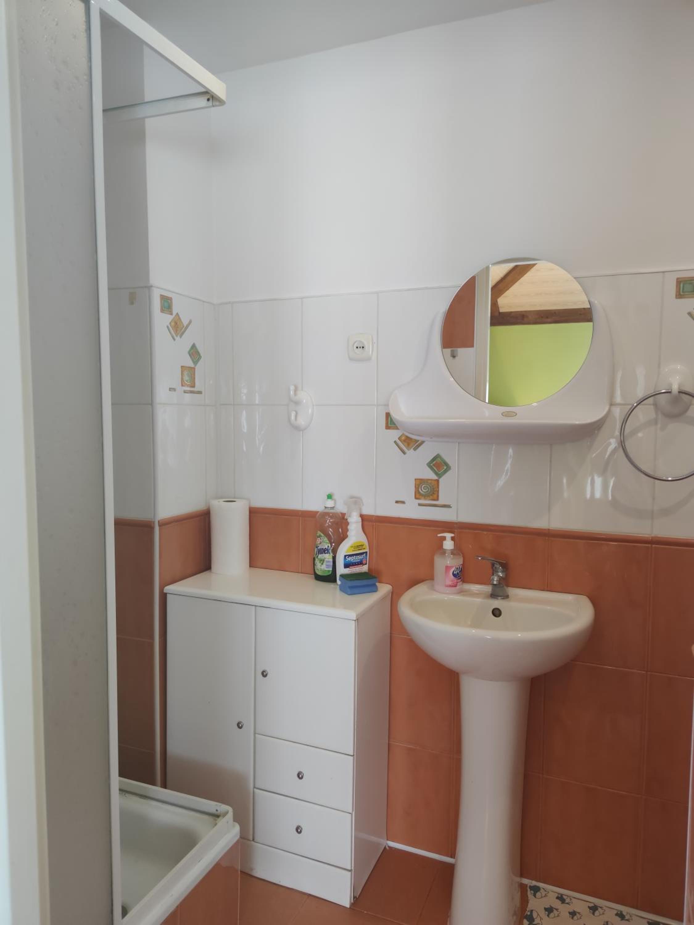 One-Bedroom Apartment - Photo 3