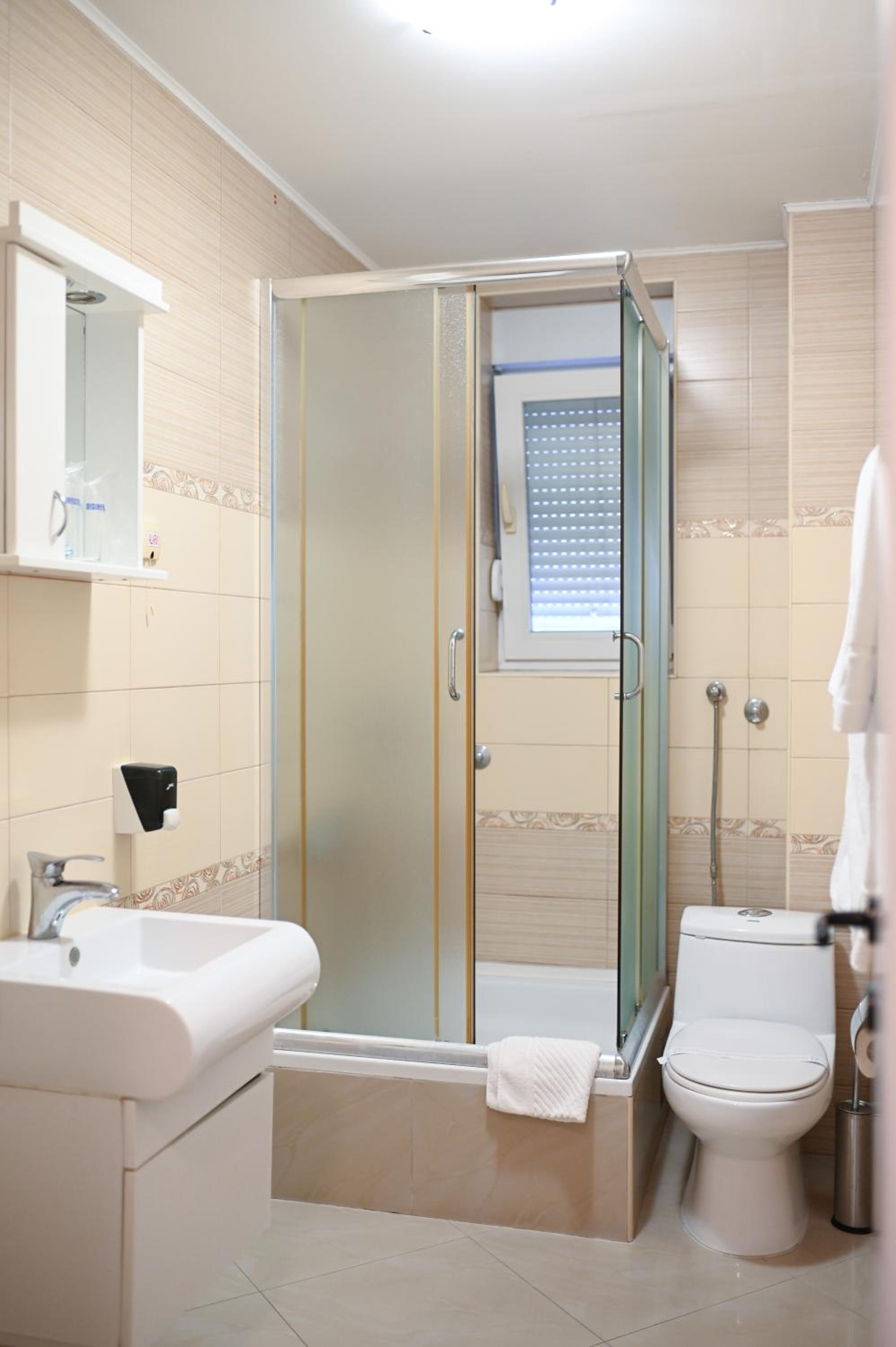 Double or Twin Room - Photo 14