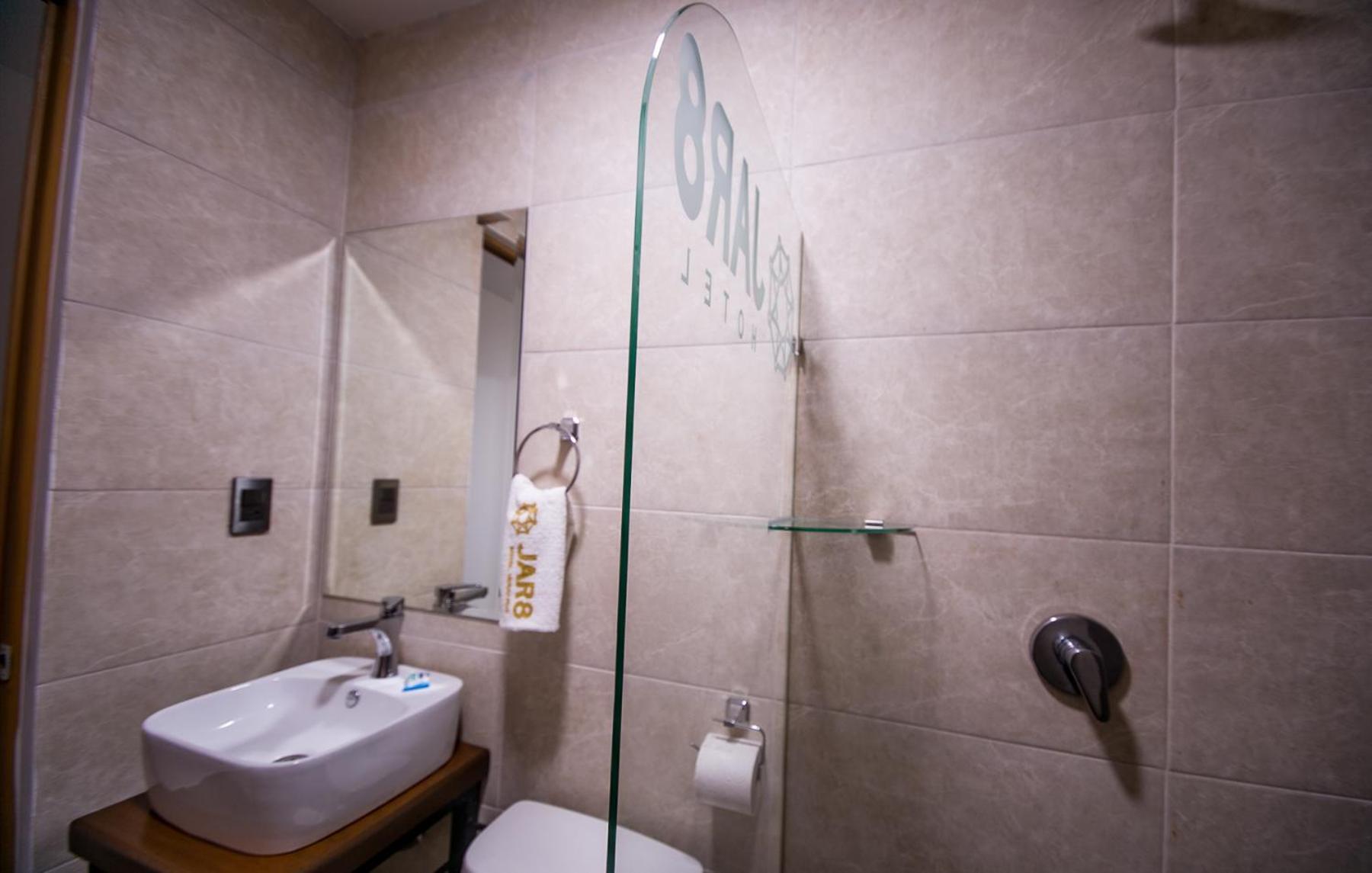 Deluxe King Room - Photo 9