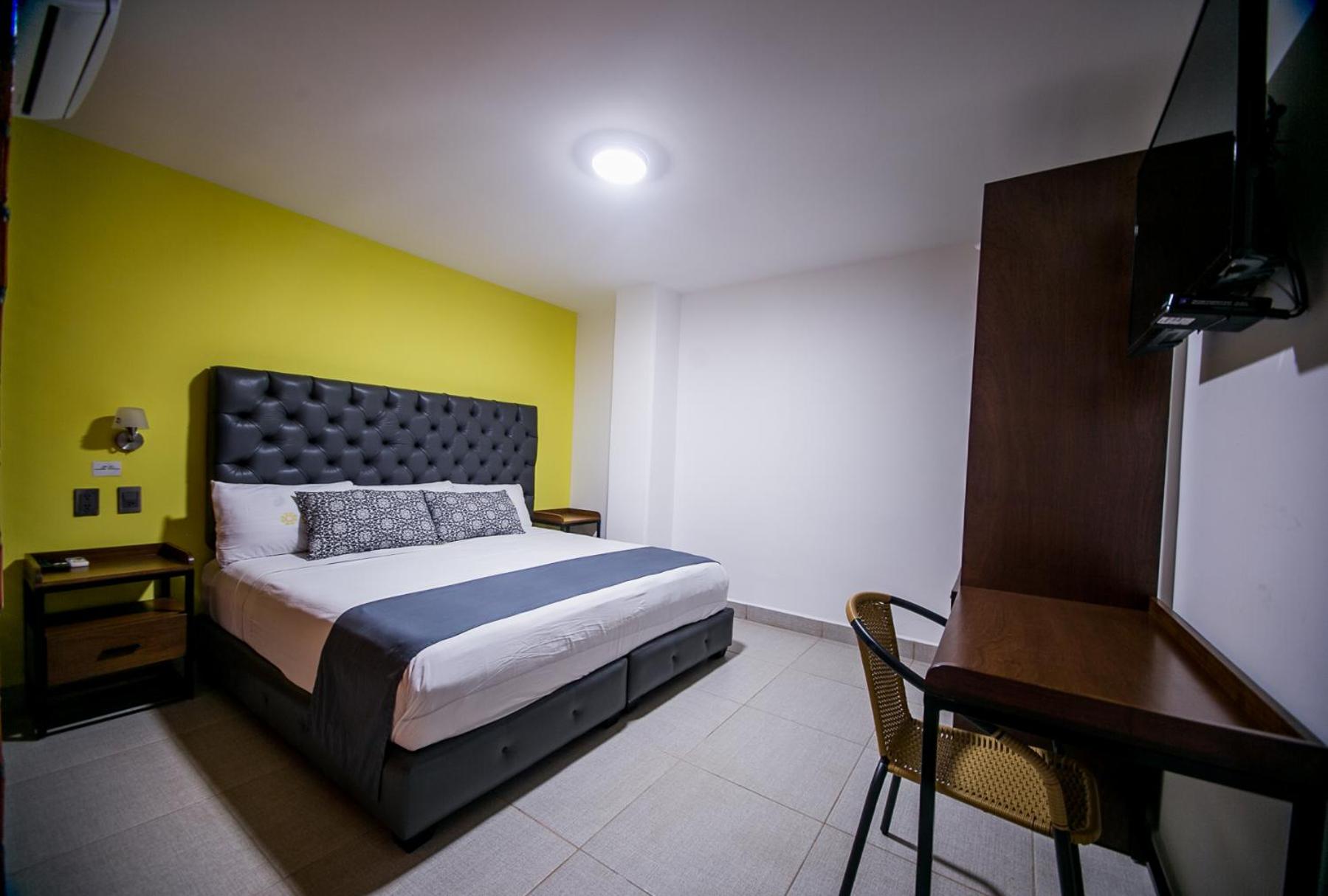 Deluxe King Room - Photo 1