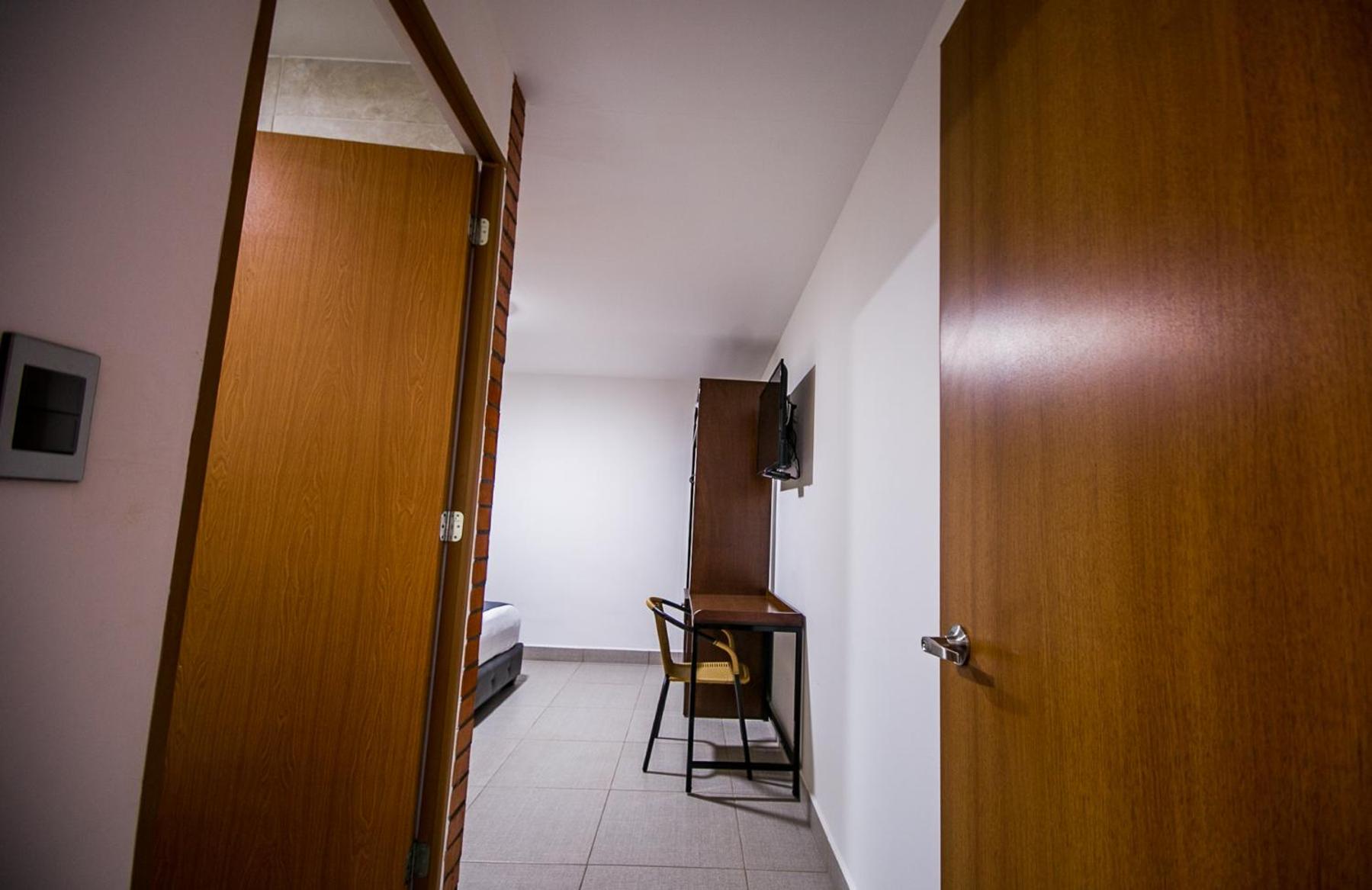 Deluxe King Room - Photo 6