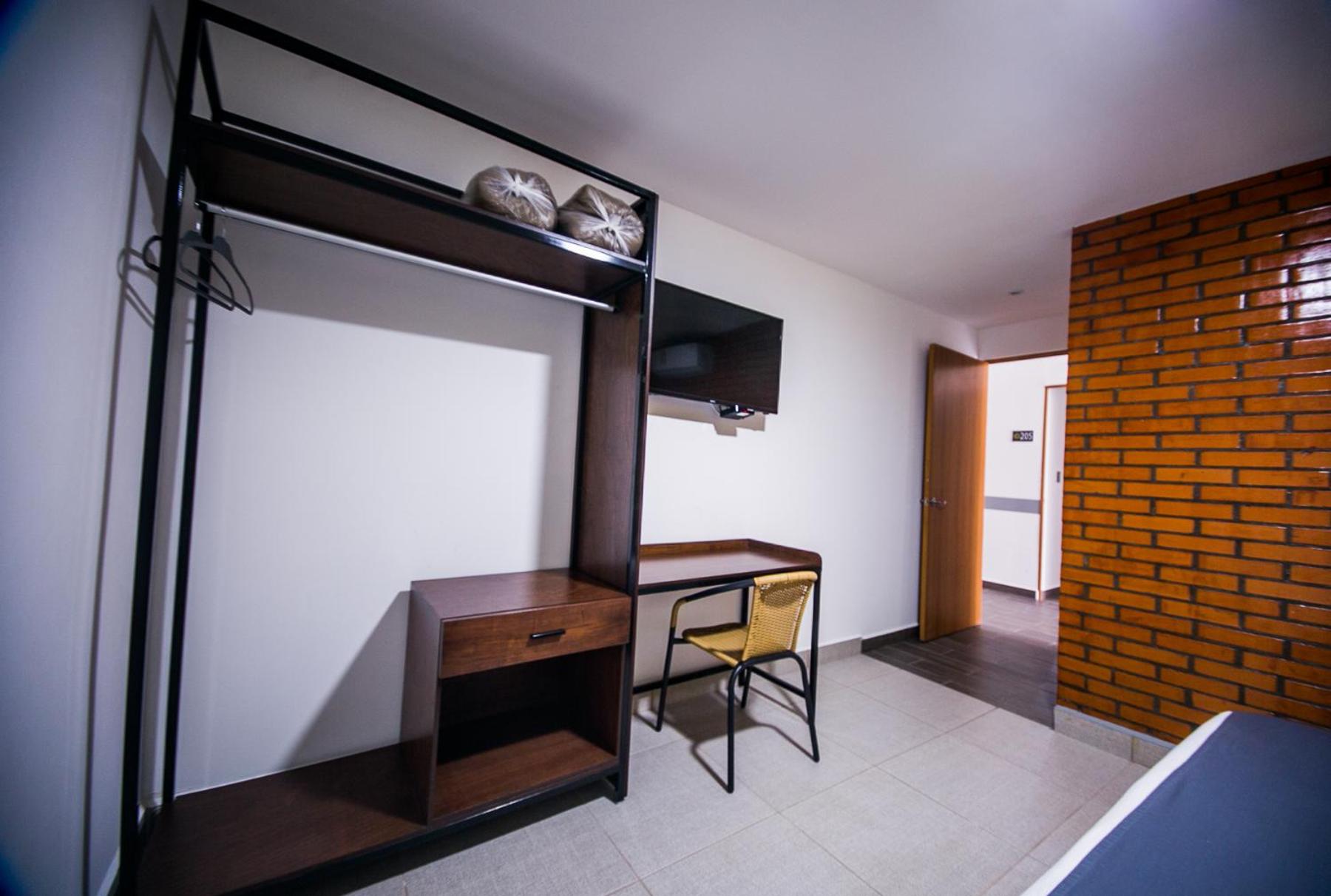 Deluxe King Room - Photo 4