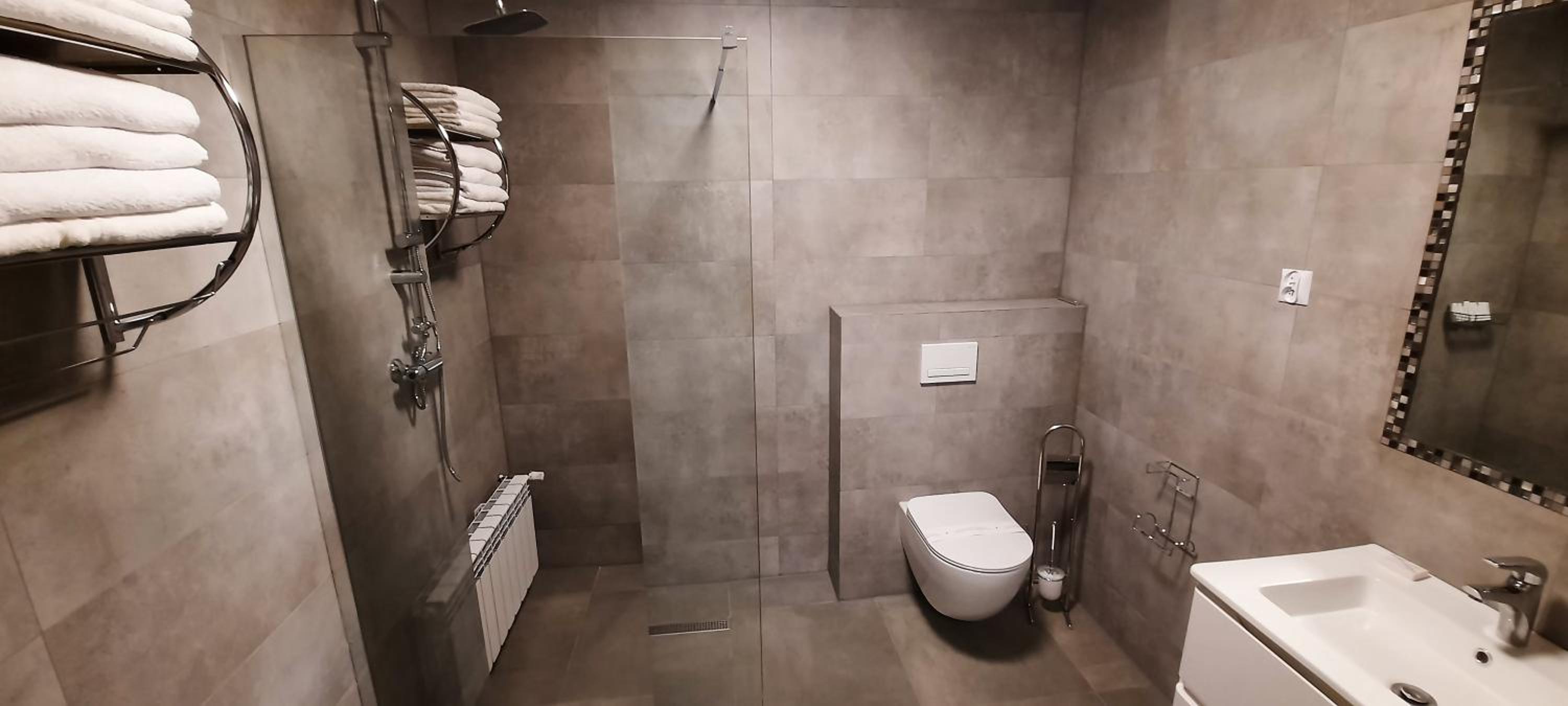 Quadruple Room with Bathroom - Photo 7