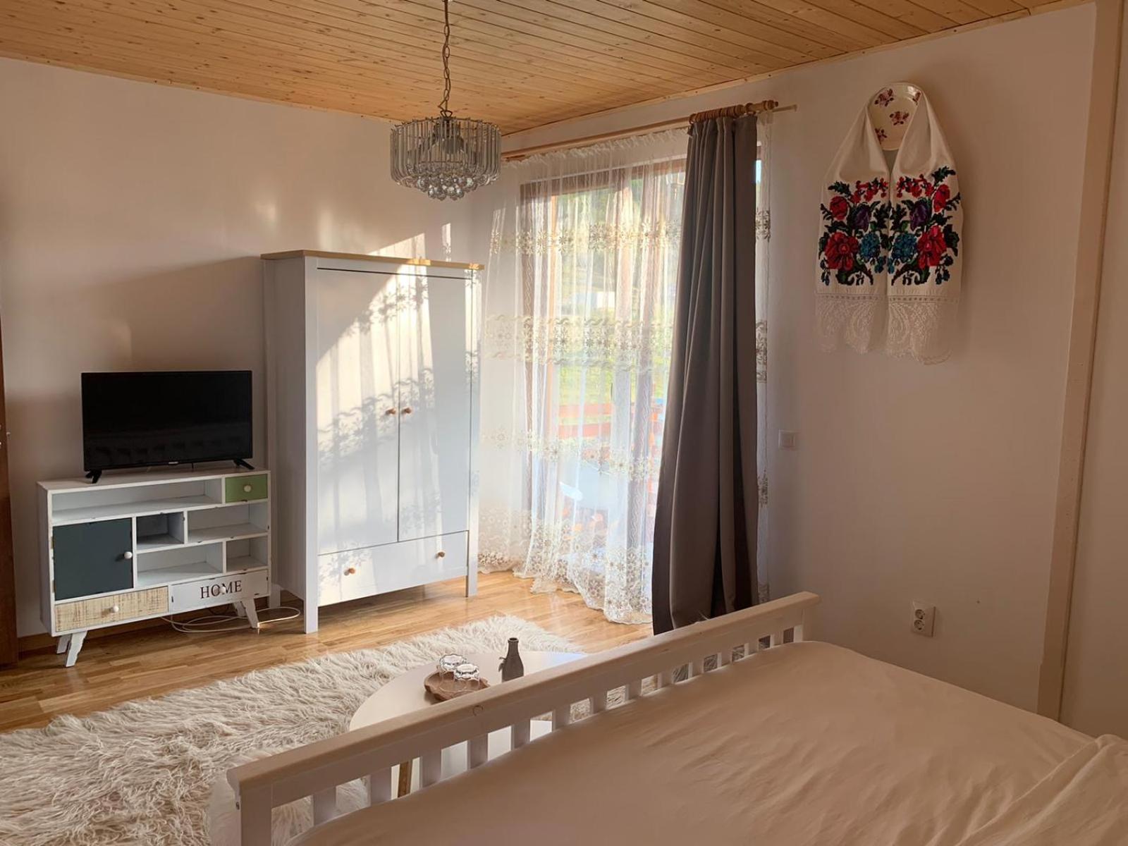 Deluxe Double Room with Balcony - Photo 8