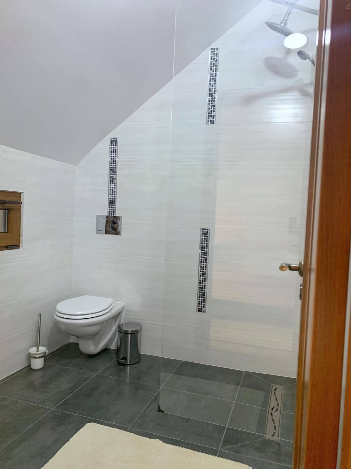 Deluxe Double Room with Balcony - Photo 10