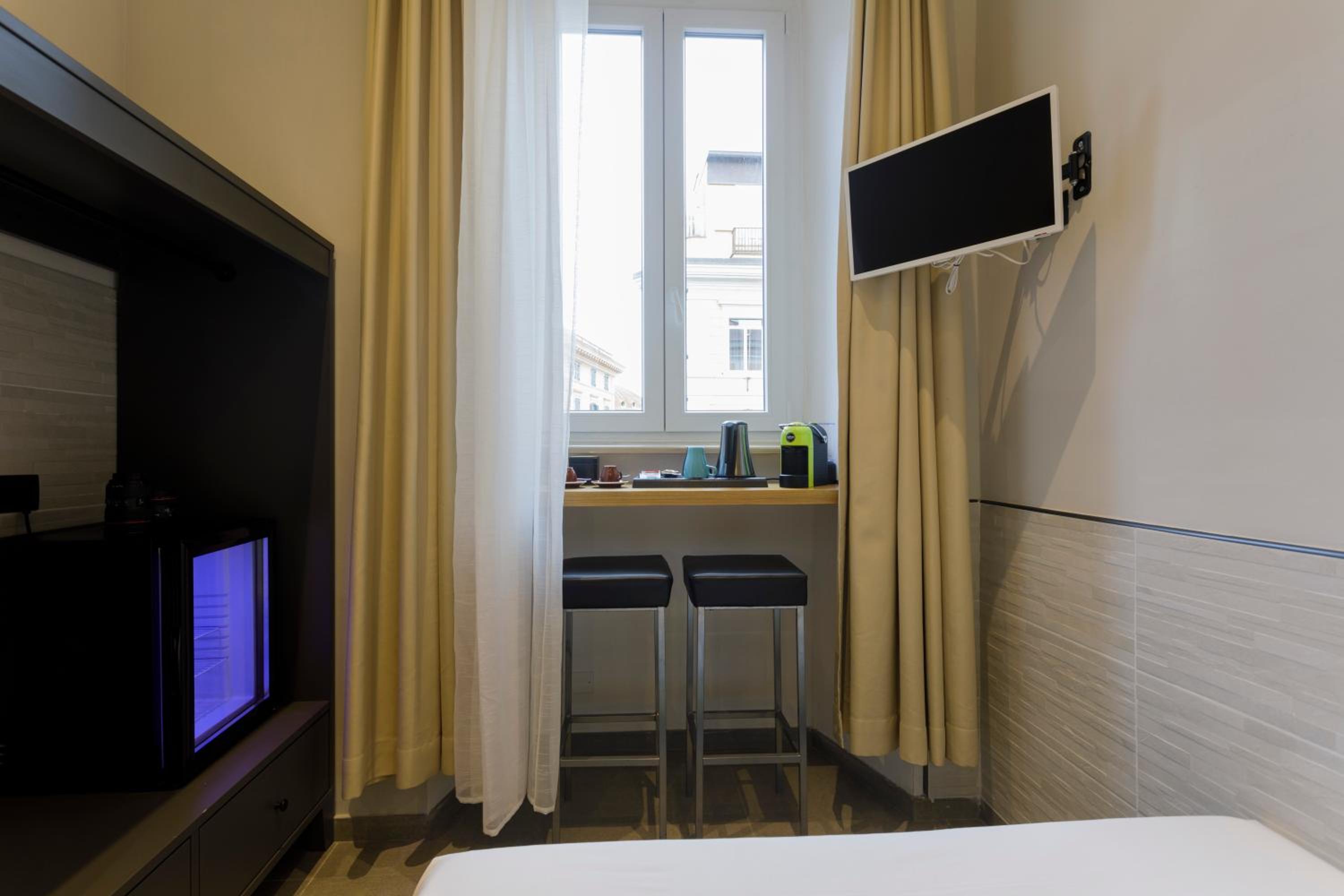 Small Double Room with City View photo 1