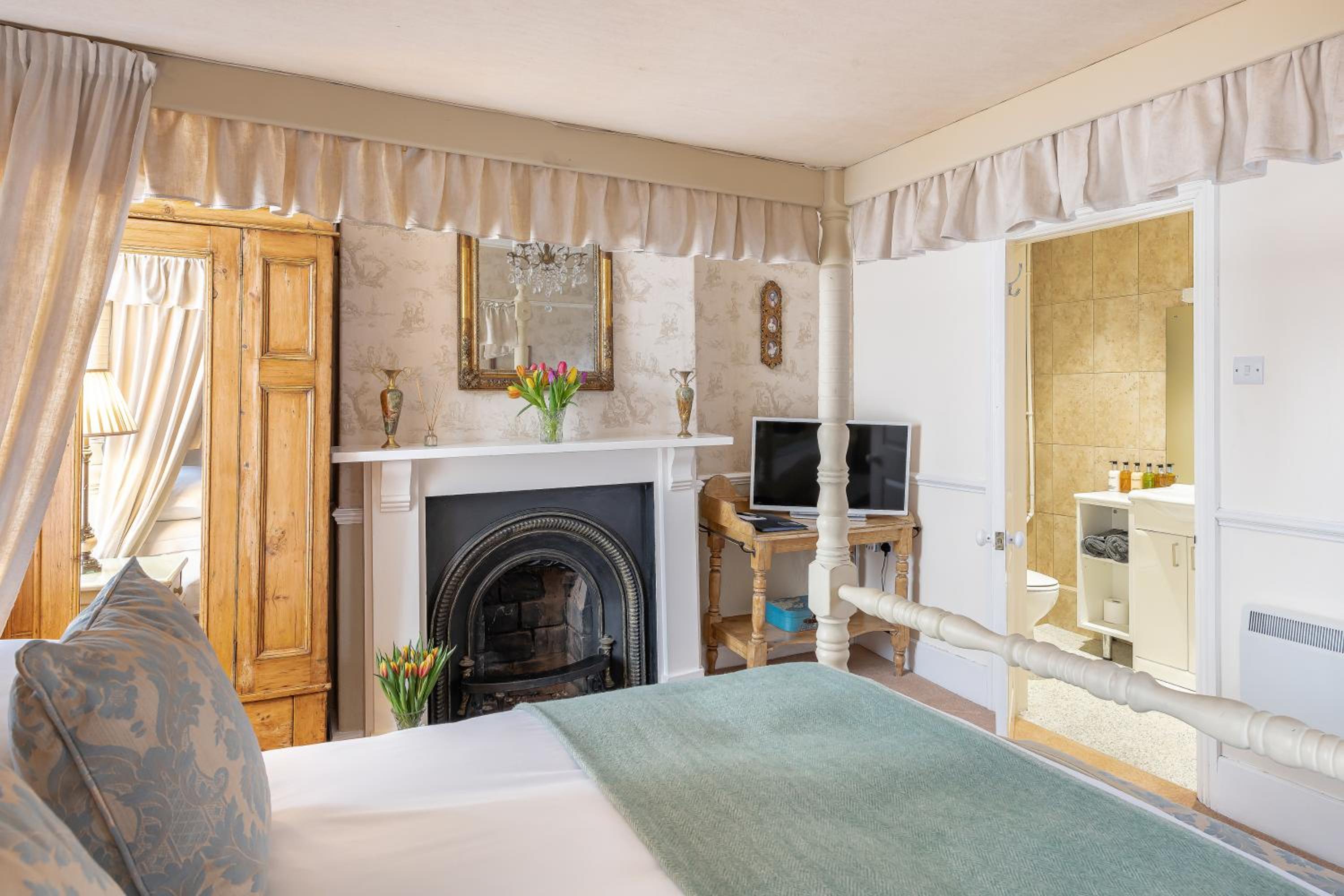 Double Room with Private Bathroom photo 3