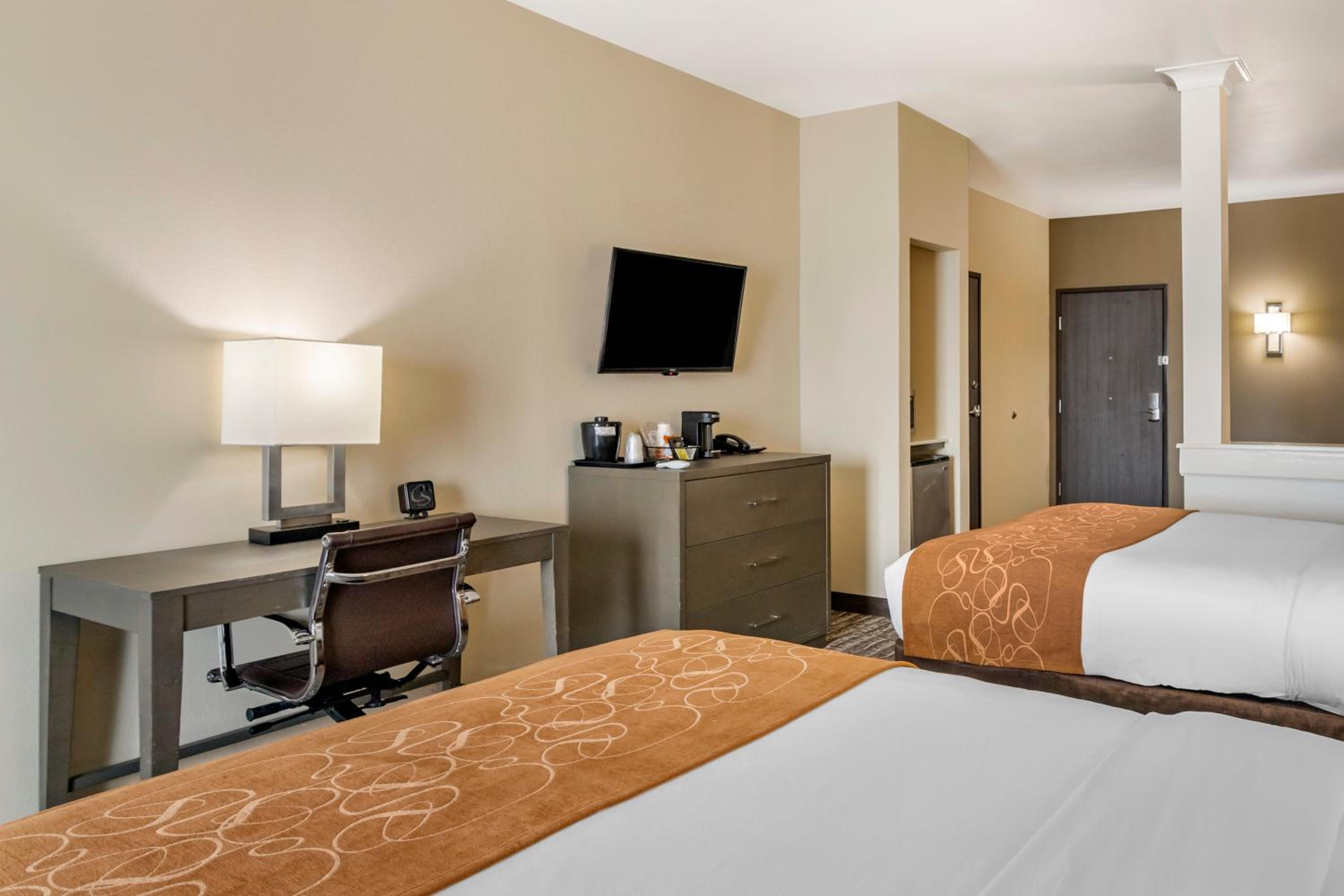 Comfort Suites Near Sam Houston Race Park, Photo 12