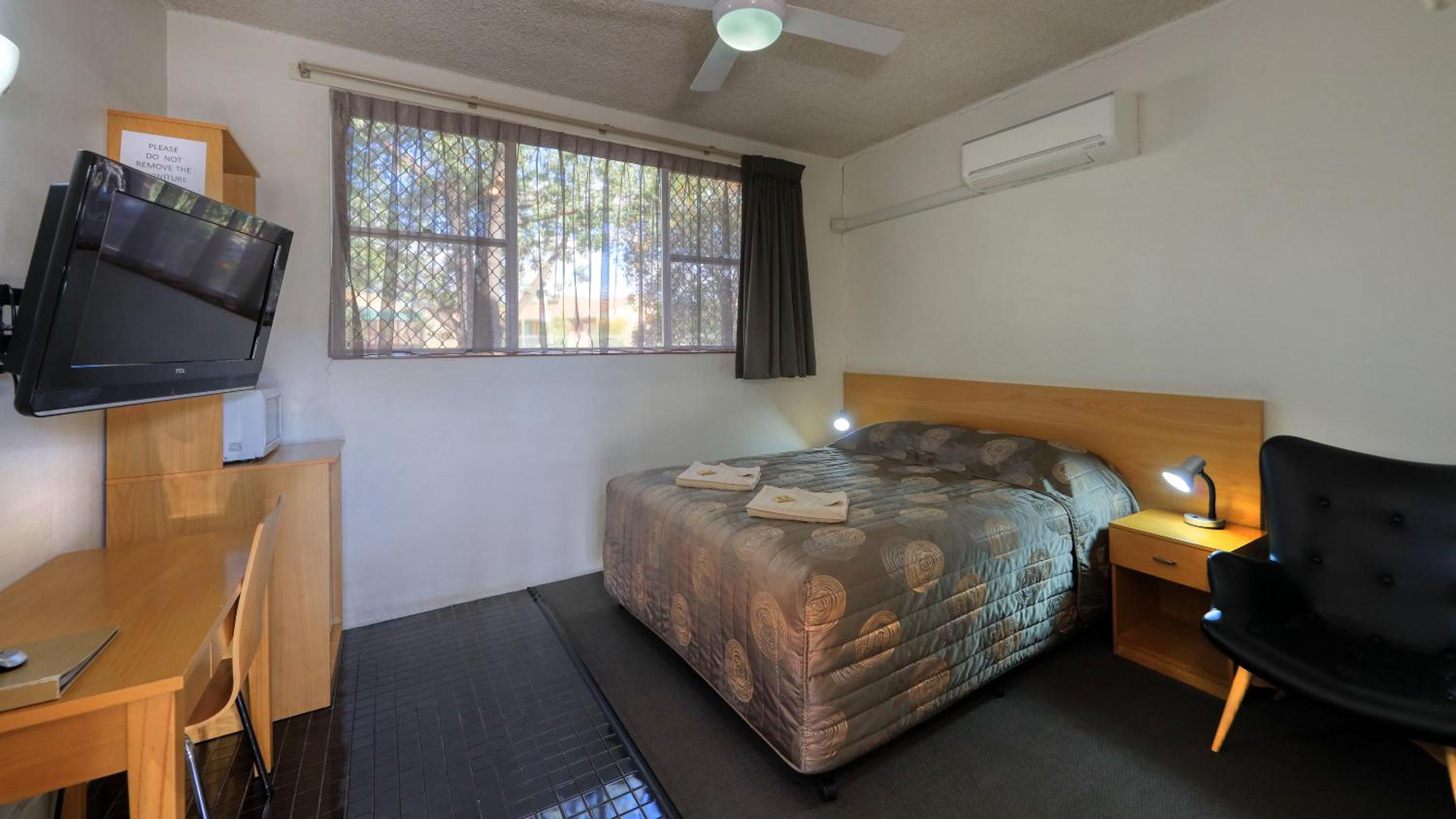 Queen Room photo 1