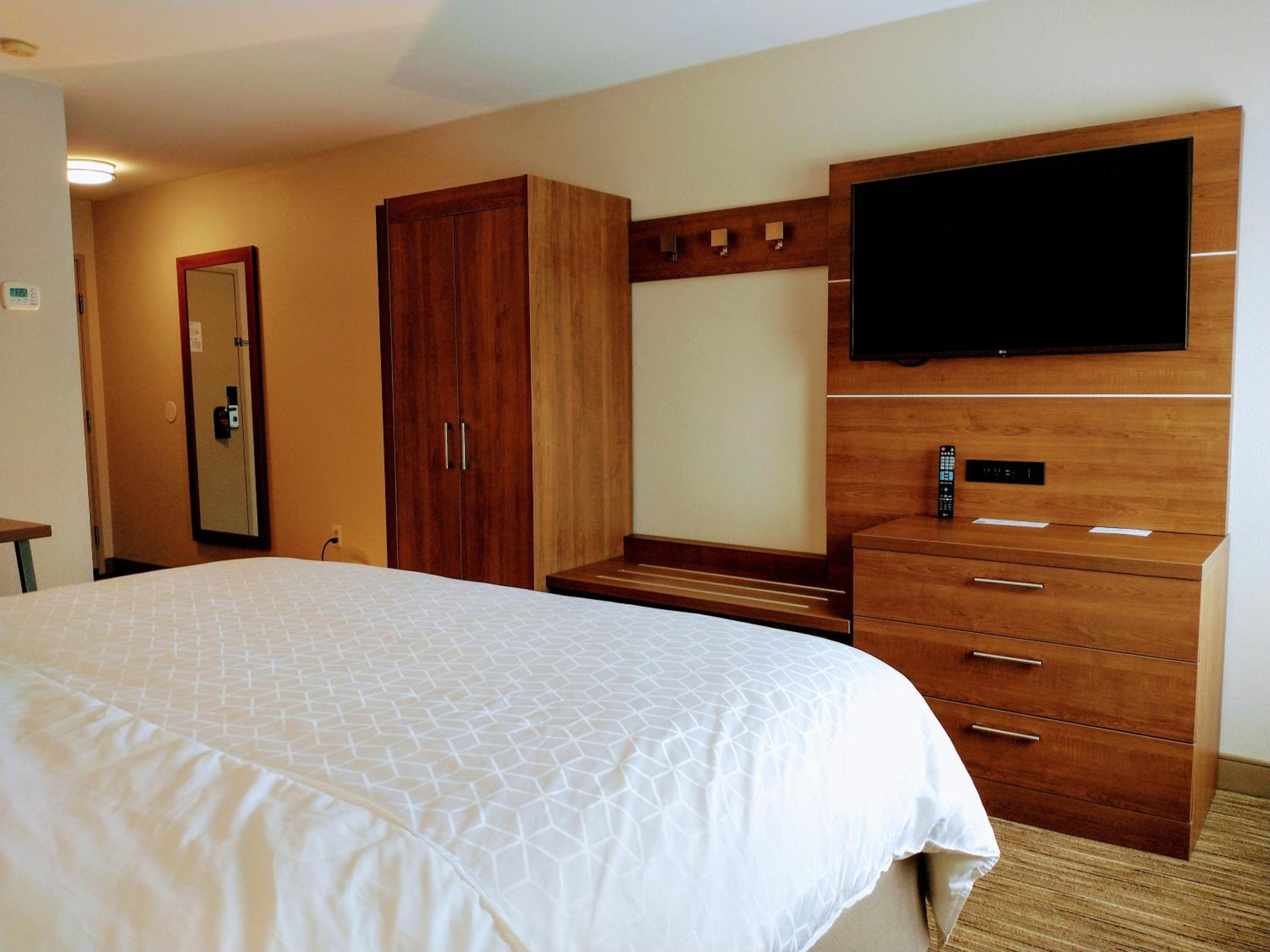 Standard King Room - Photo 8