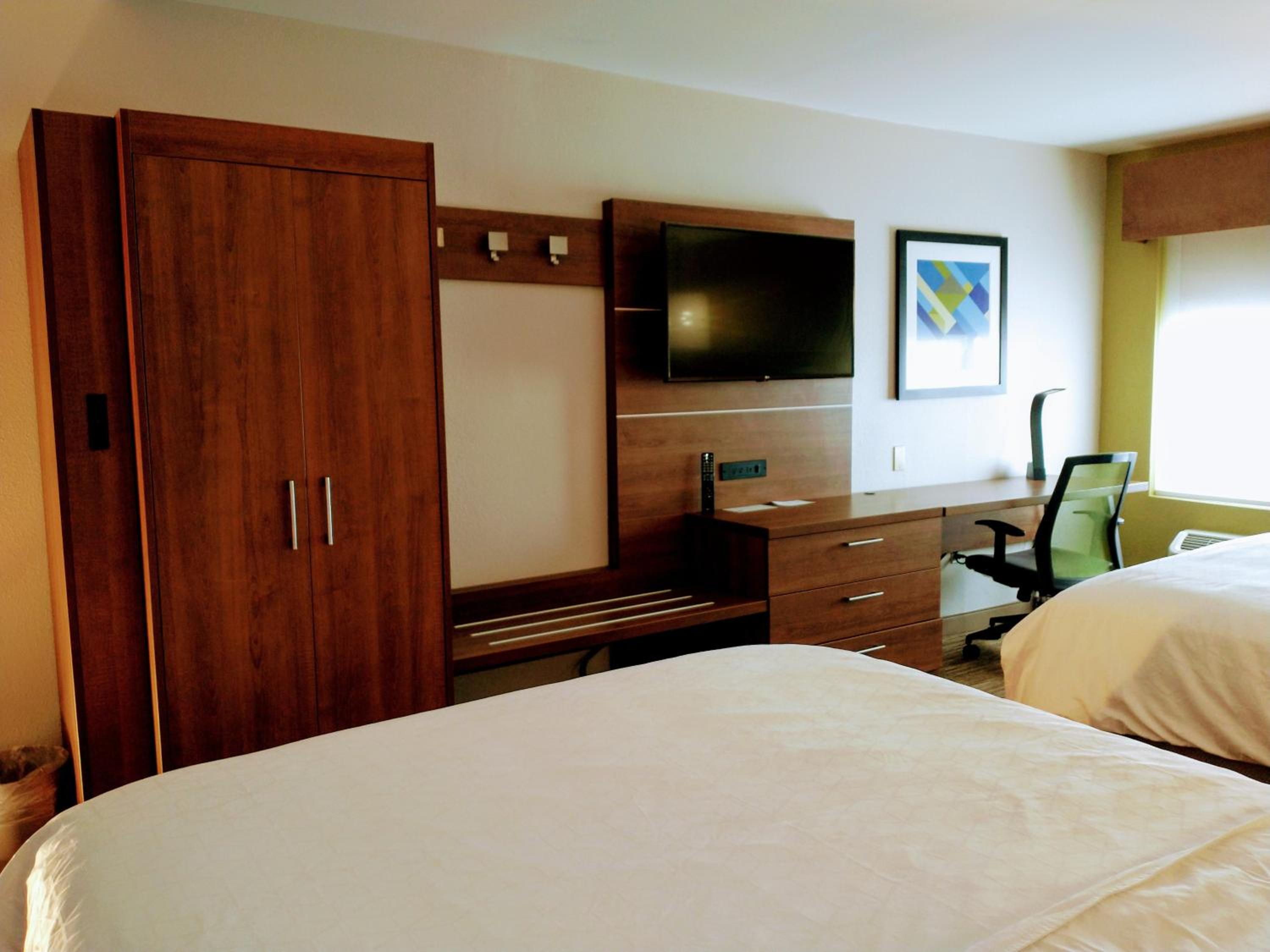 Standard Room with Two Queen Beds - Photo 1