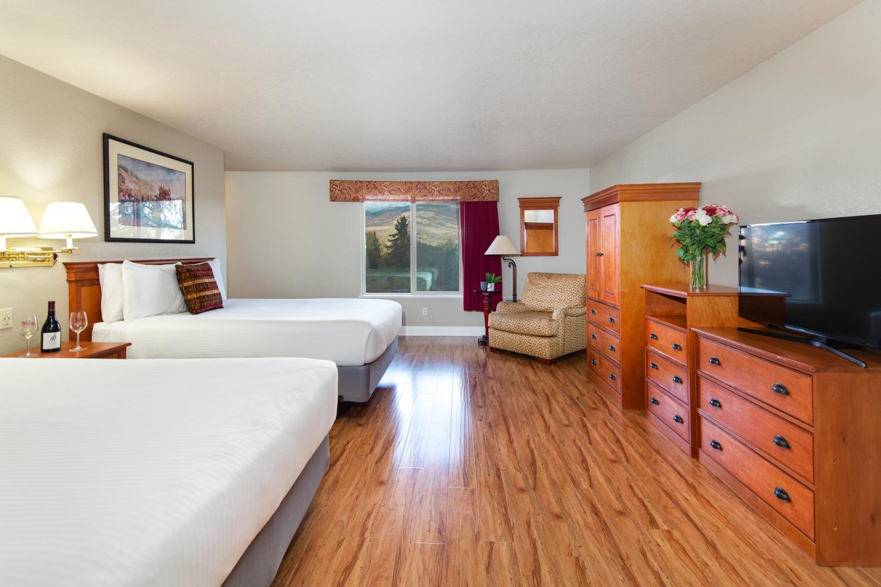 Queen Room with Two Queen Beds with Kitchenette photo 1