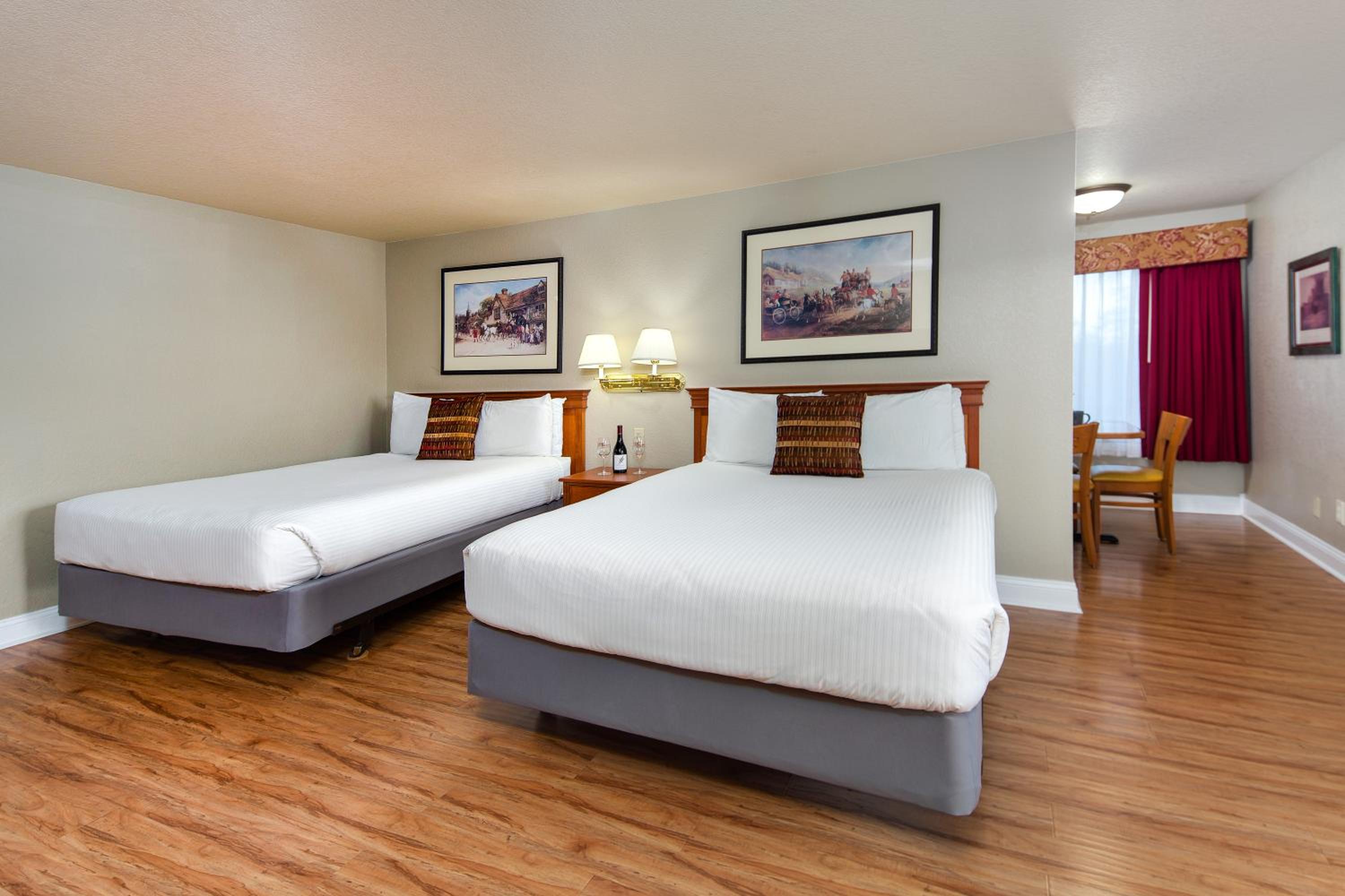 Queen Room with Two Queen Beds with Kitchenette photo 2