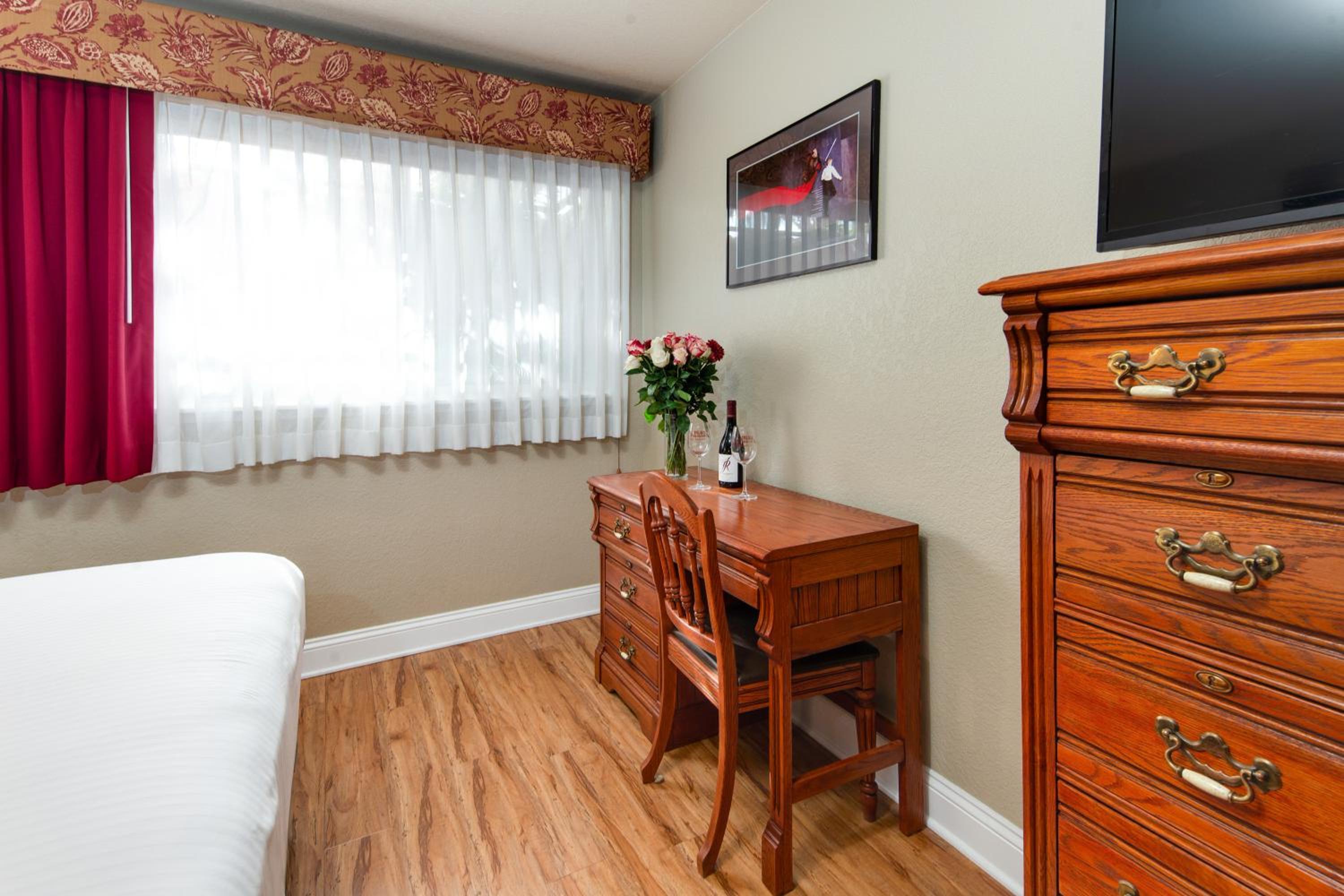 King Suite with Spa Bath photo 2