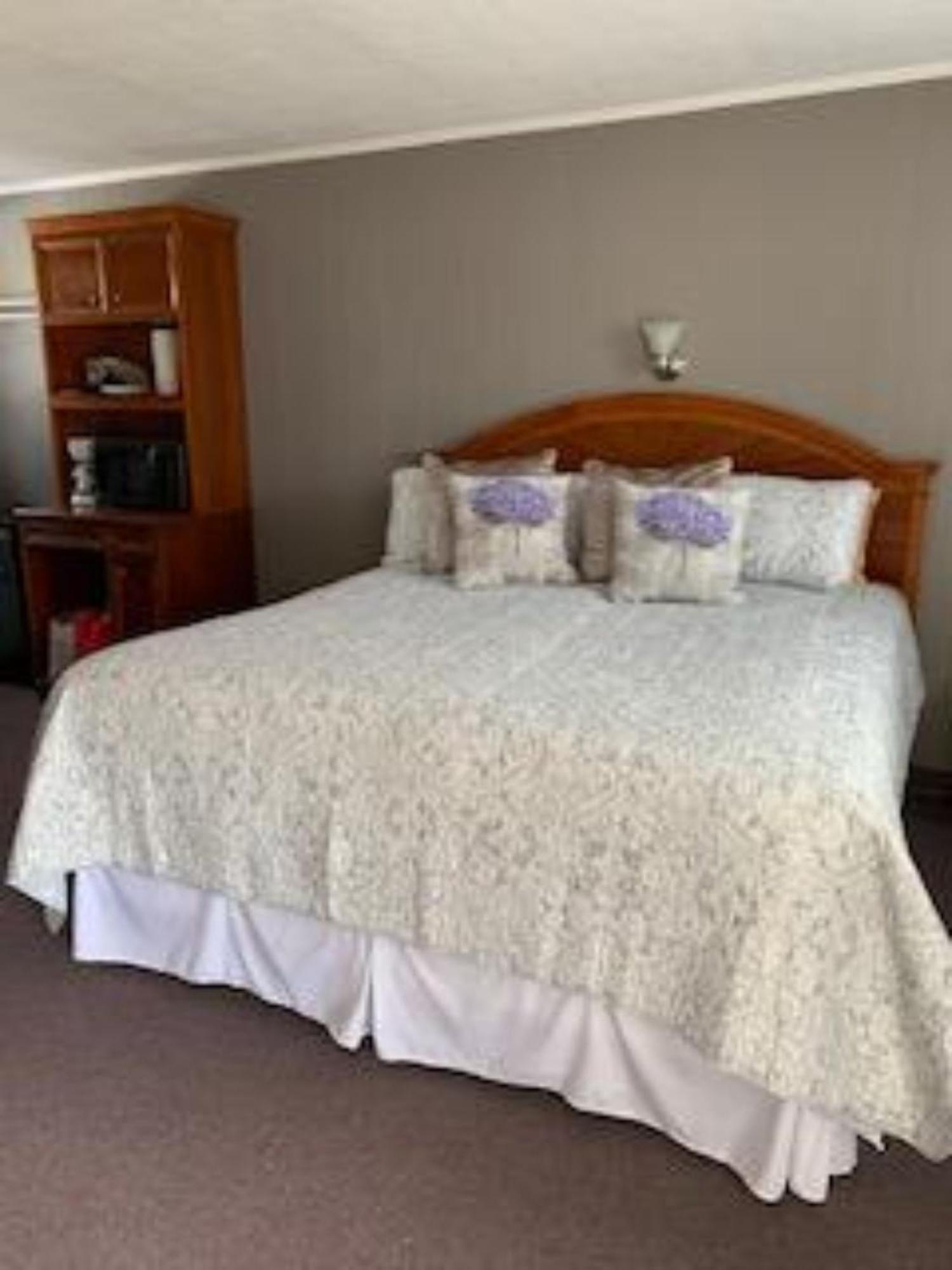 Standard King Room - Photo 1