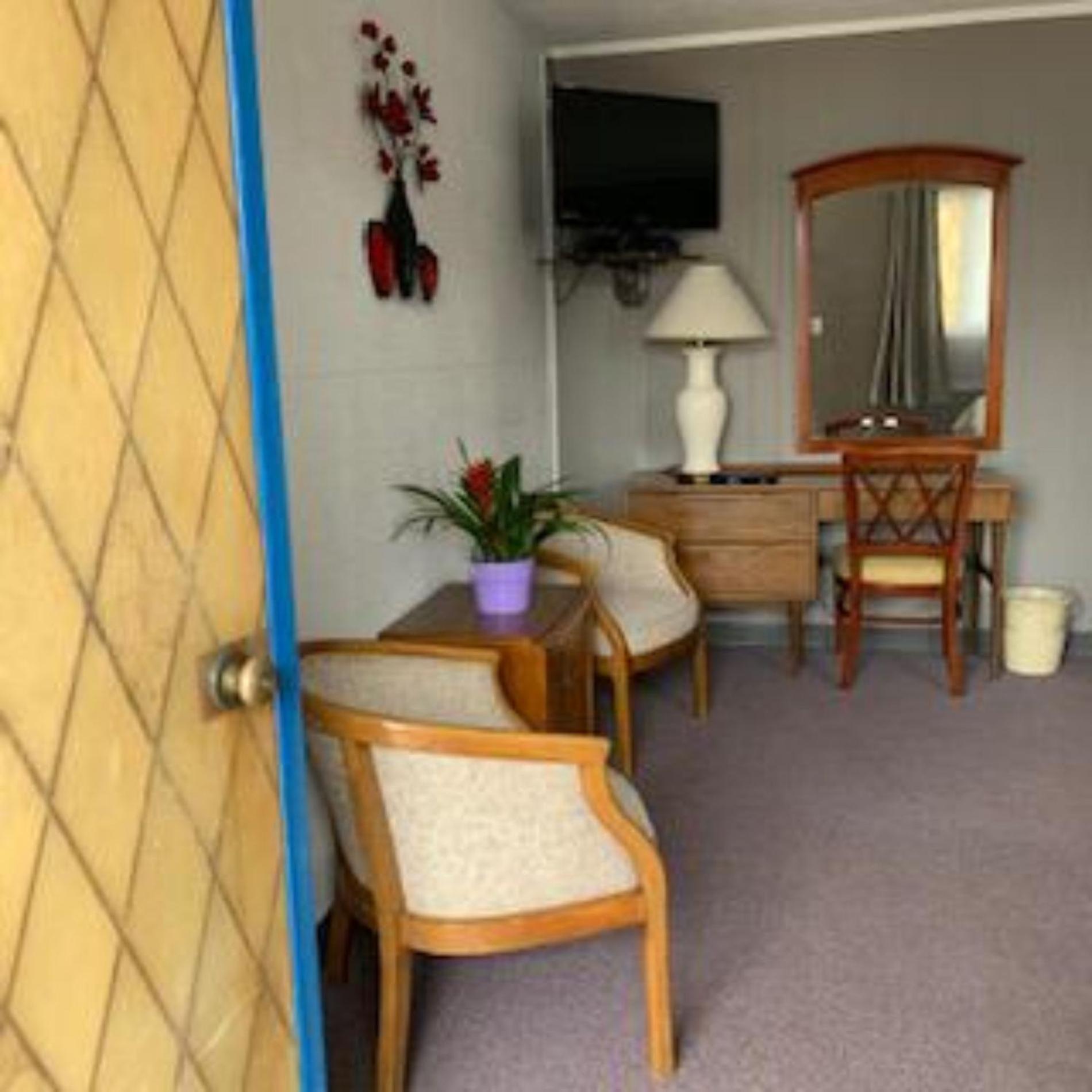 Standard King Room - Photo 4
