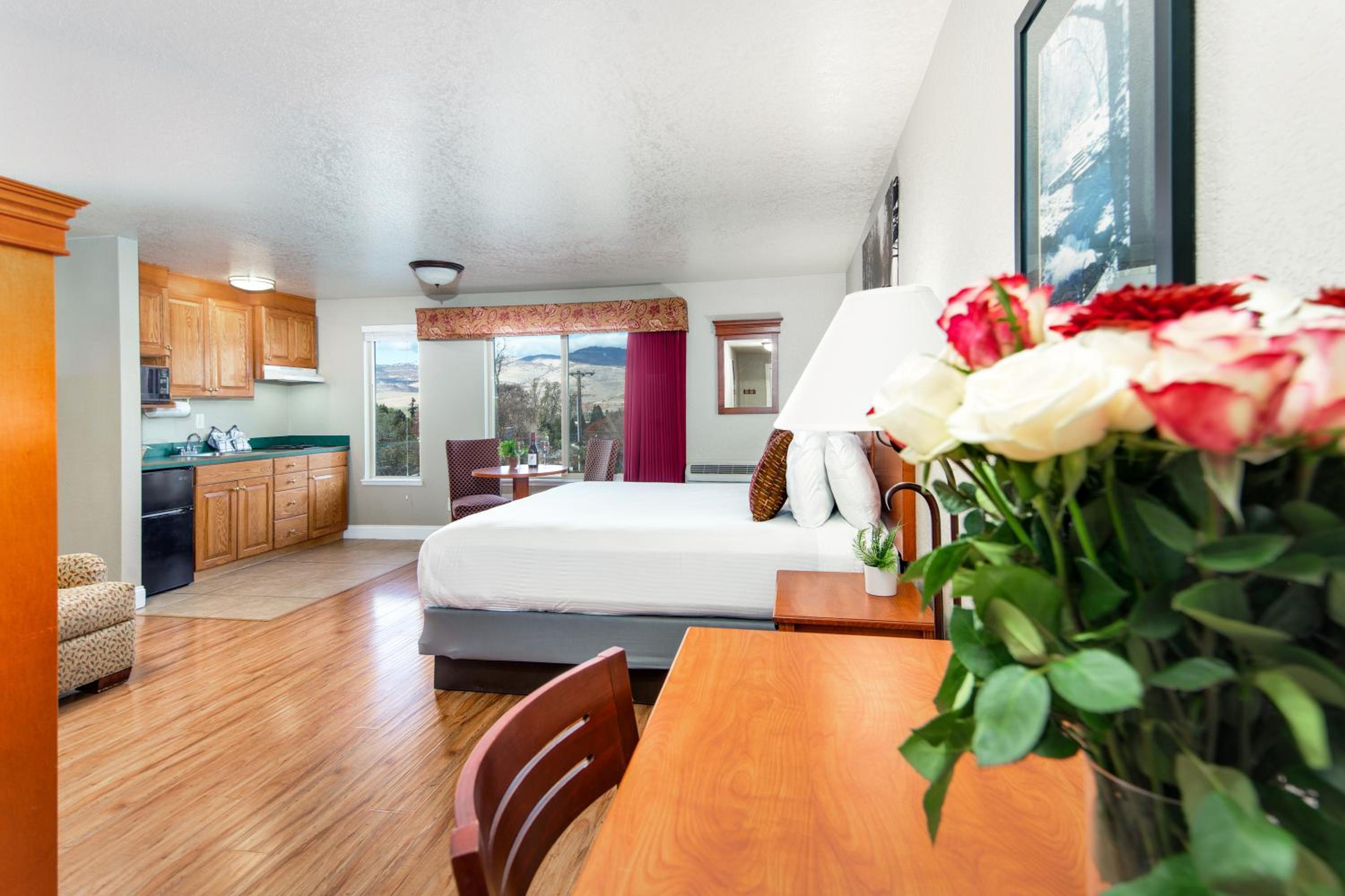 King Room with Kitchenette photo 2