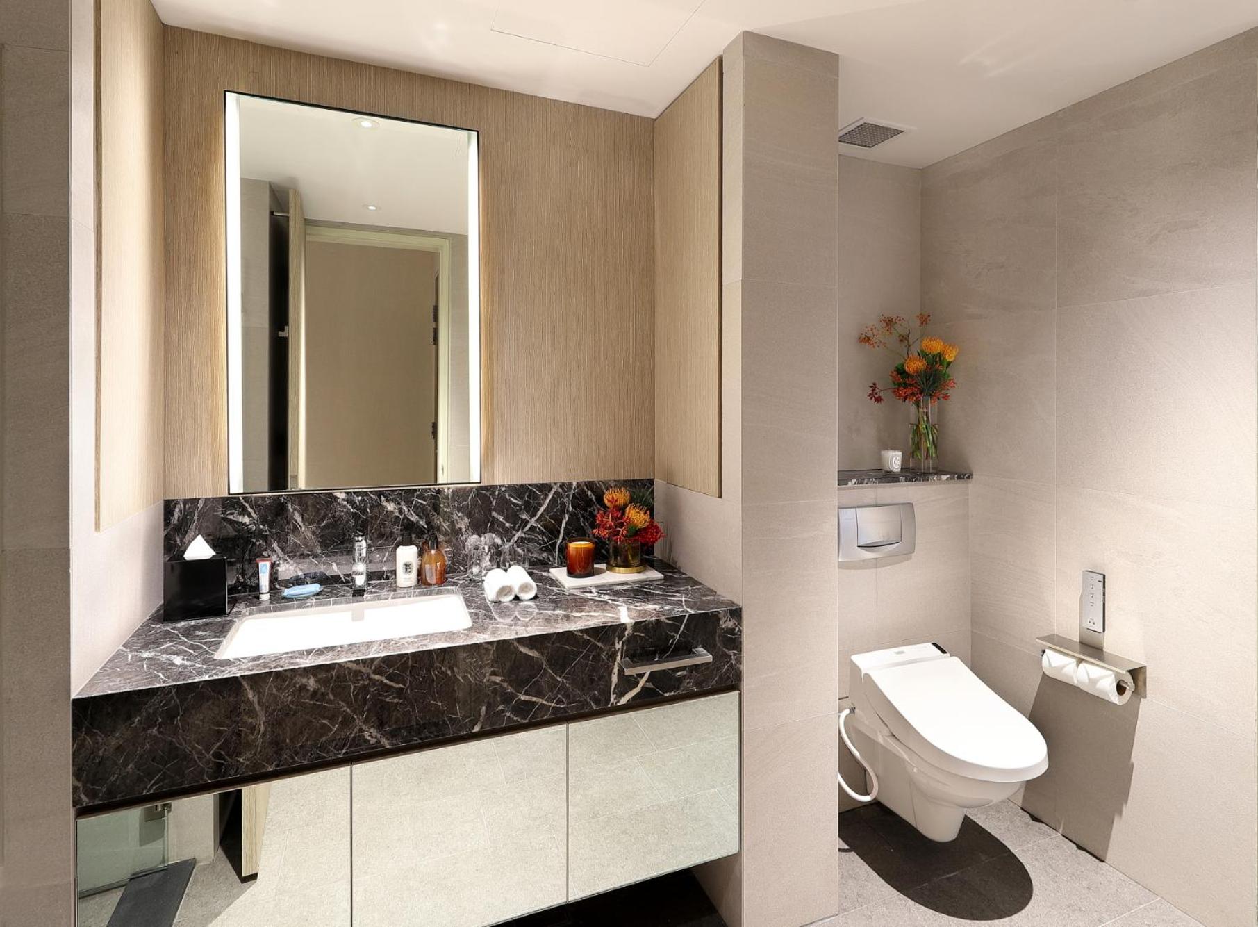One-Bedroom Premium Suite photo 3