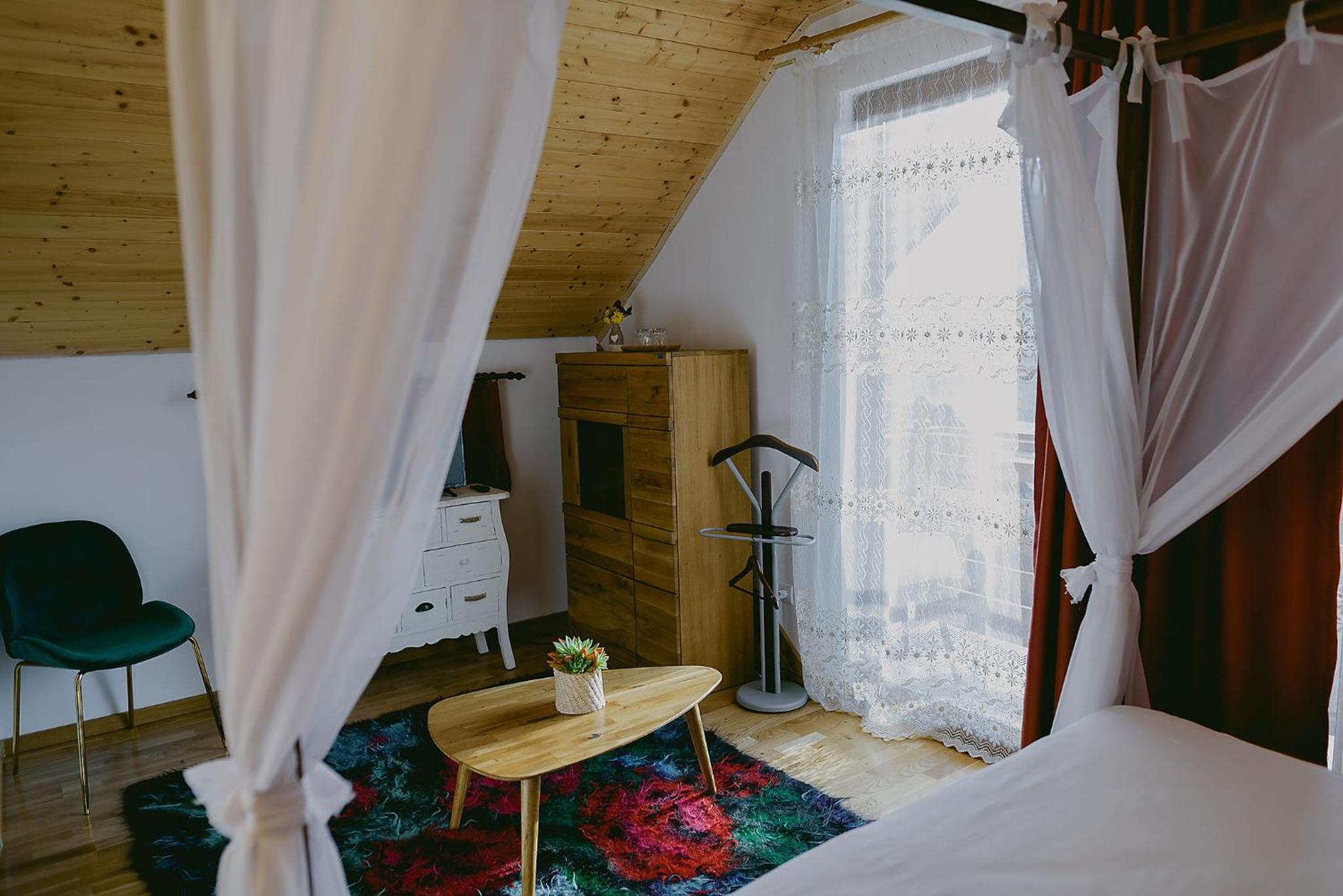 Deluxe Double Room with Balcony - Photo 13