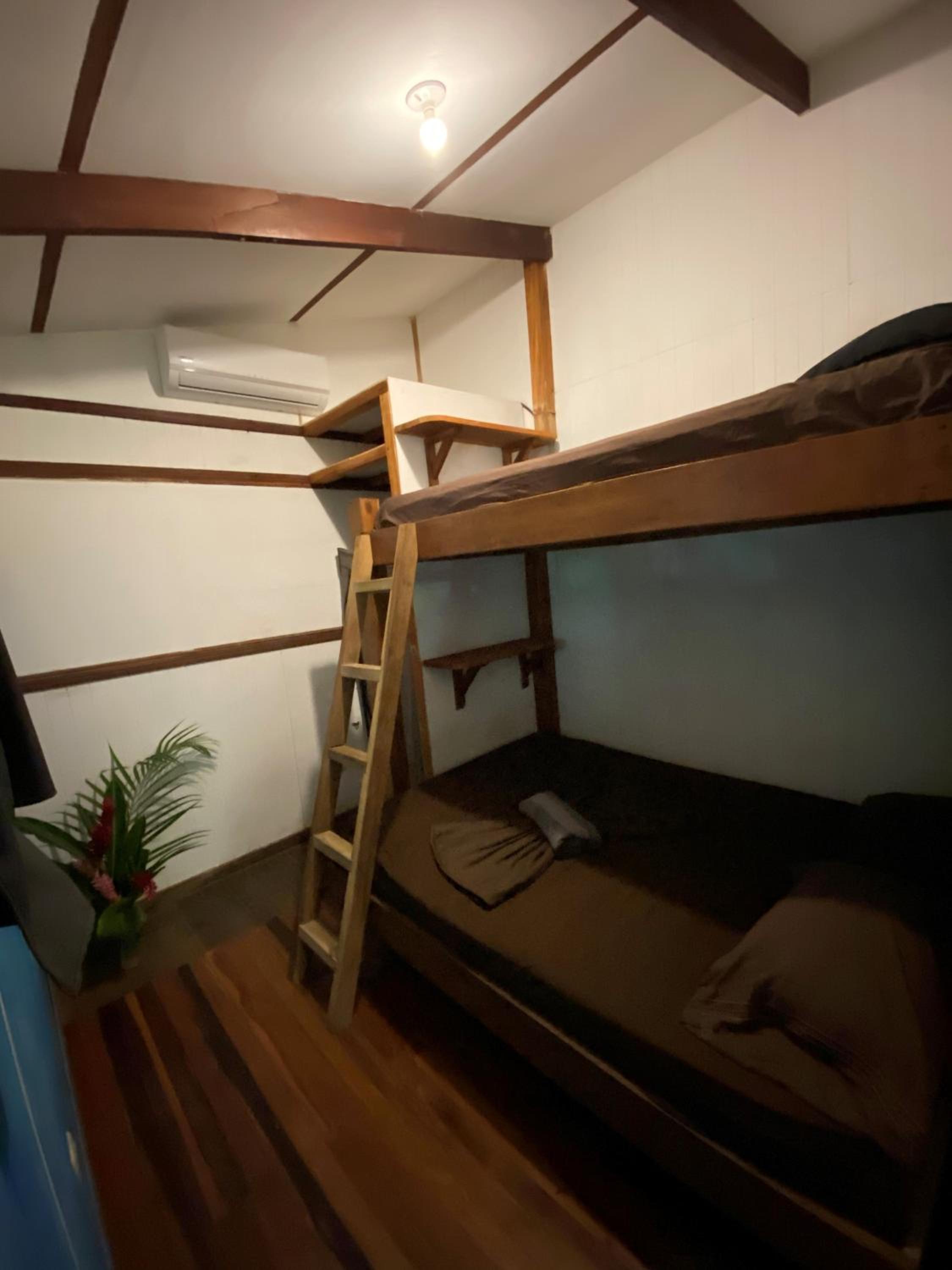 Luxury Triple Room With Shared Bathroom photo 2