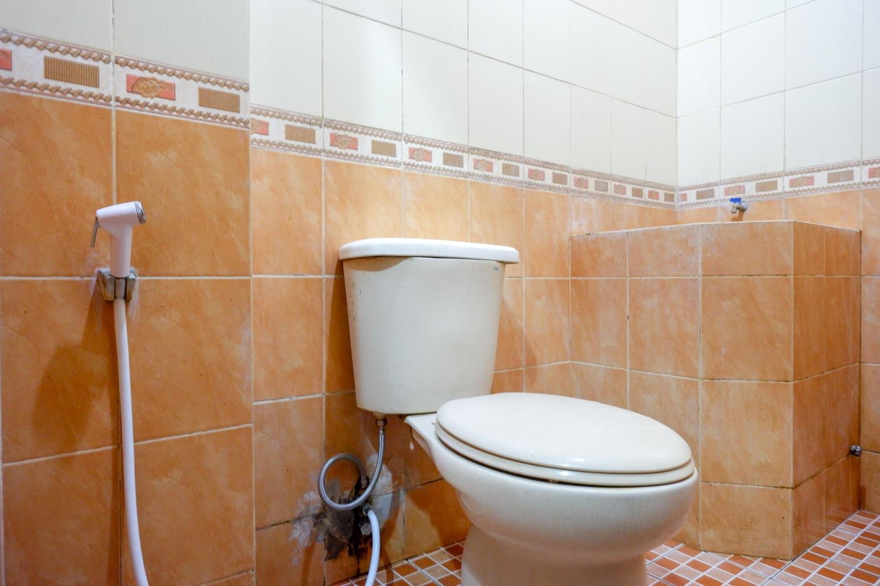 Basic Triple Room With Shared Bathroom - Photo 3