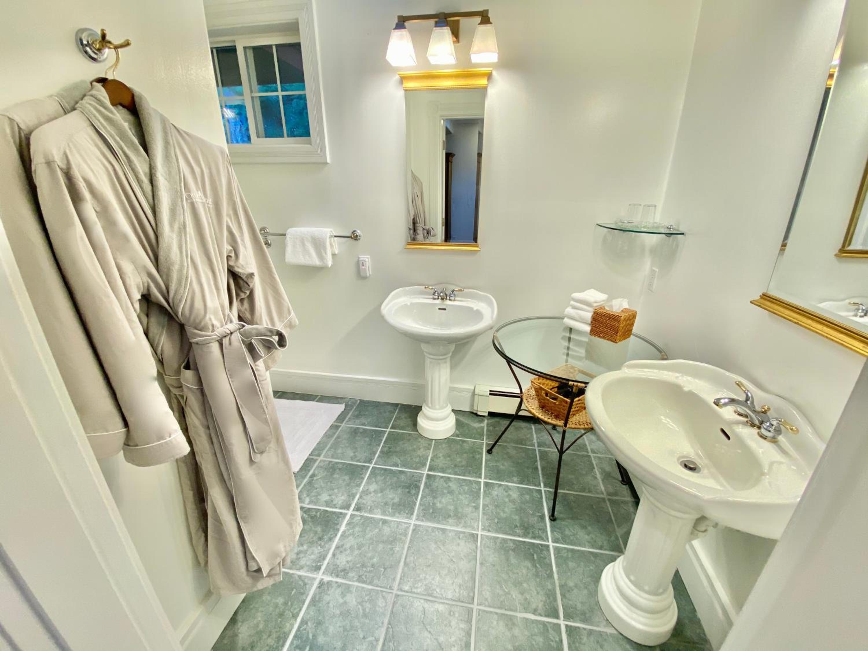 Deluxe King Room photo 3
