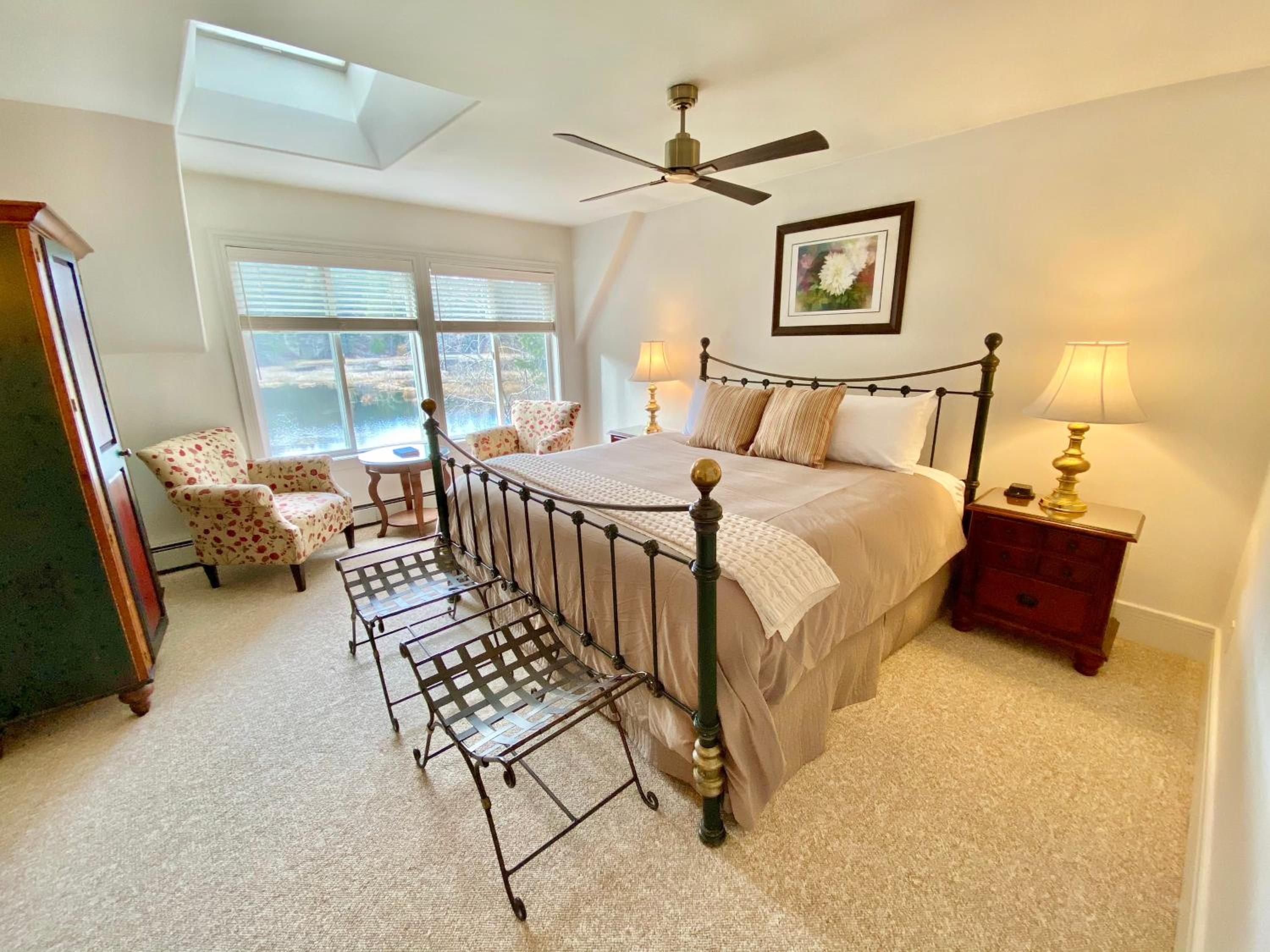 Deluxe King Room photo 3