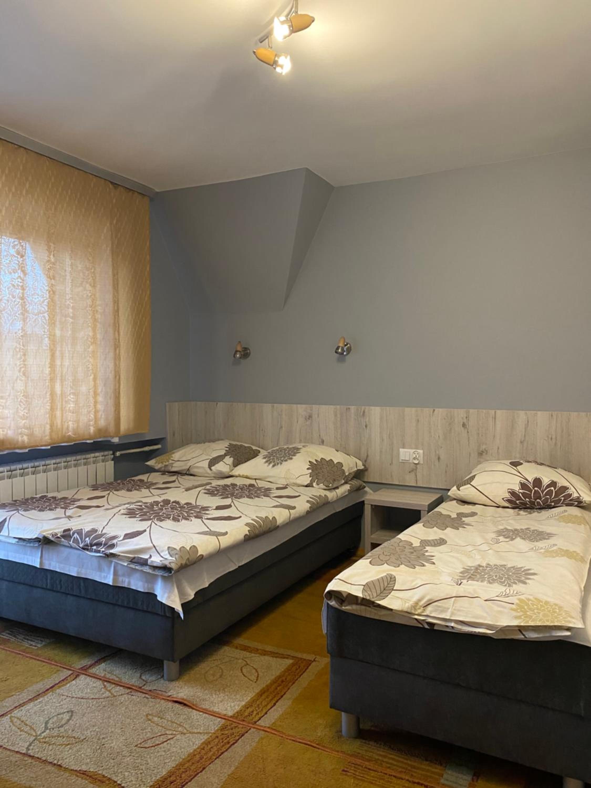 Quadruple Room with Private Bathroom - Photo 6