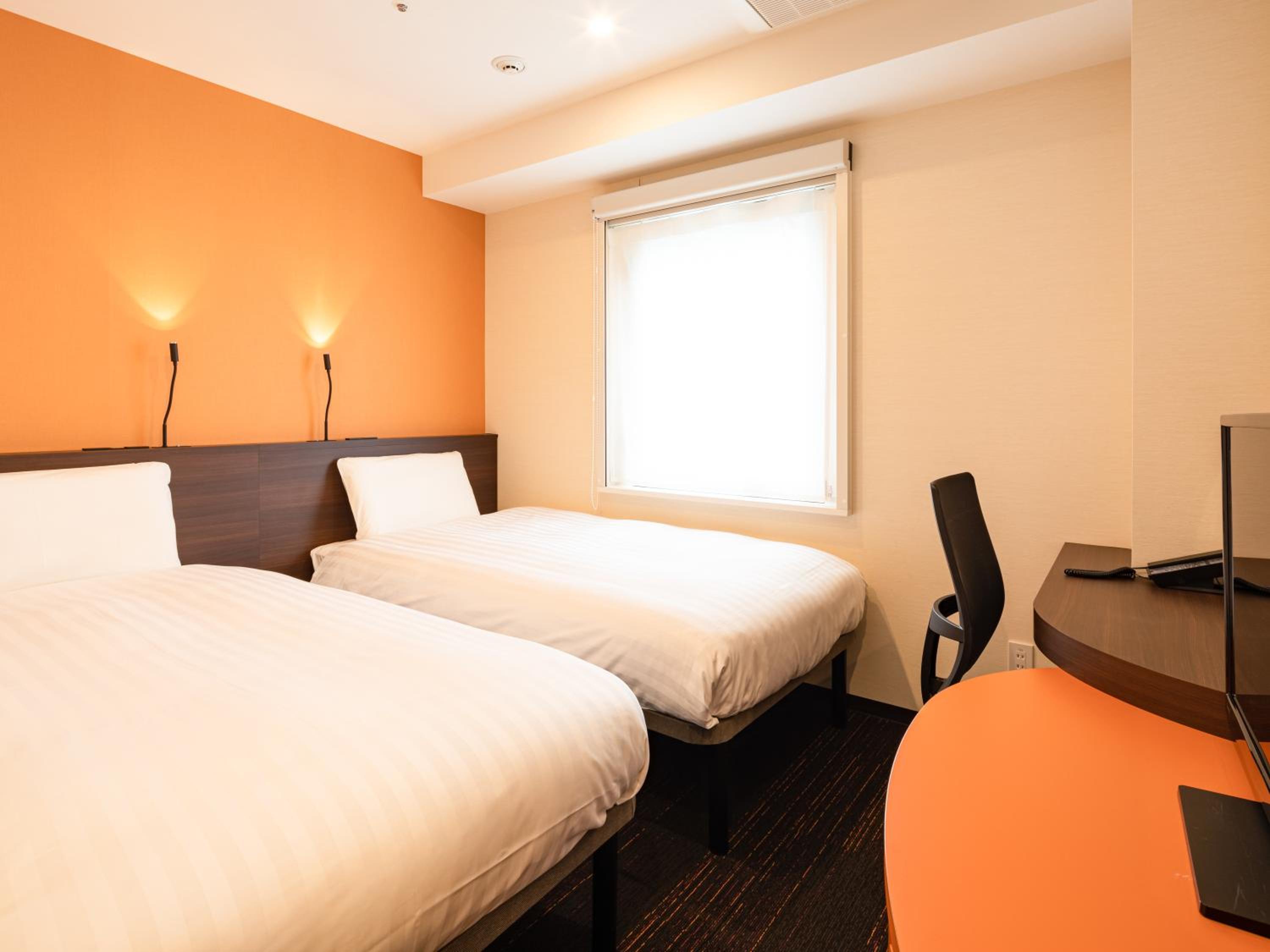 Economy Twin Room - Non-Smoking photo 2