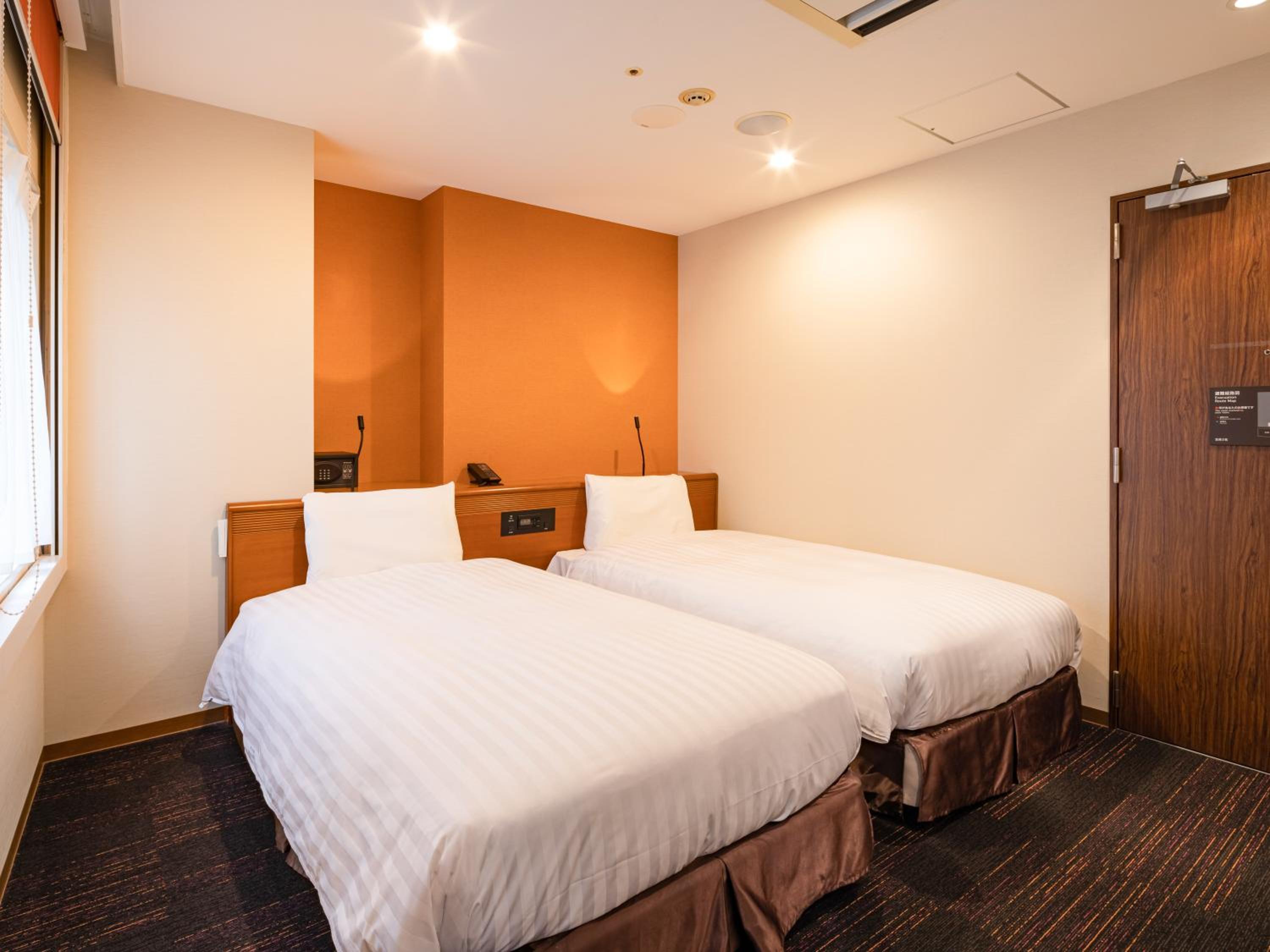 Economy Twin Room - Non-Smoking photo 2