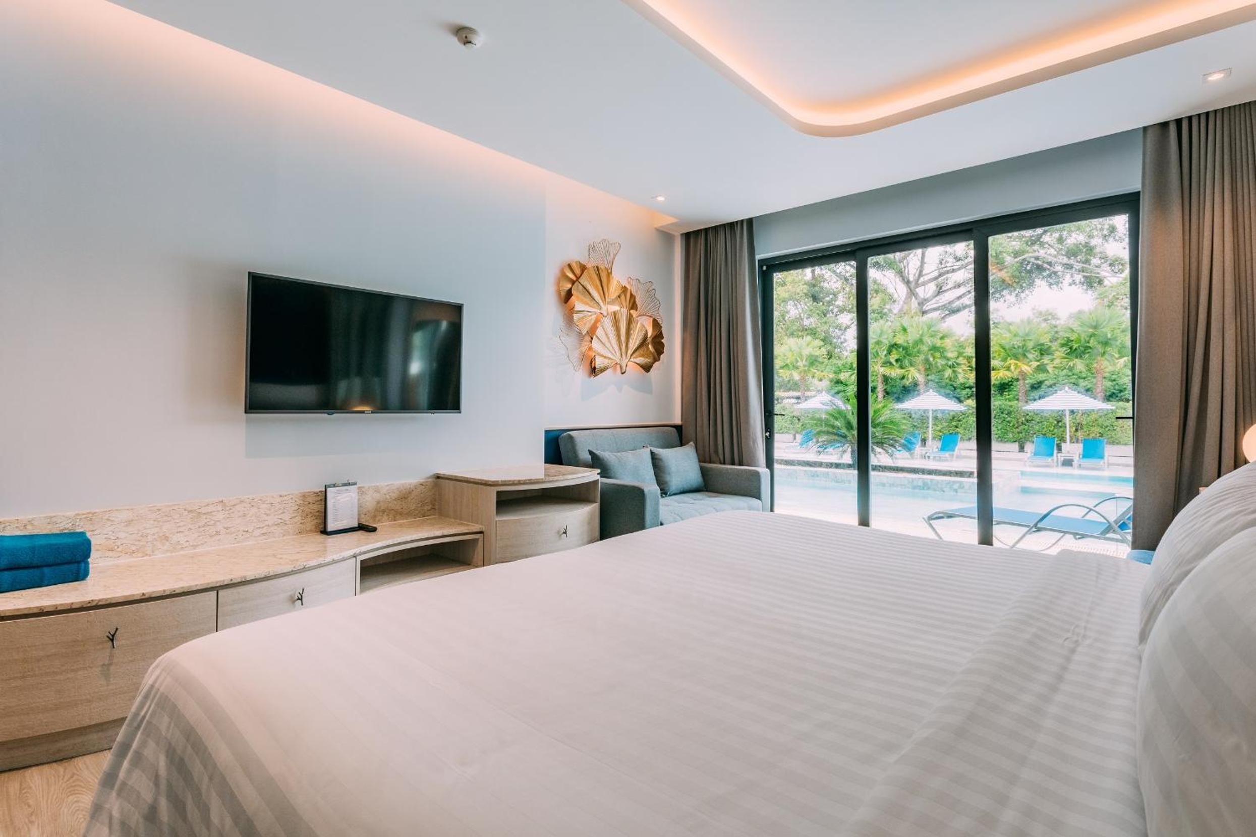 Deluxe Double or Twin Room with Pool Access - Photo 23