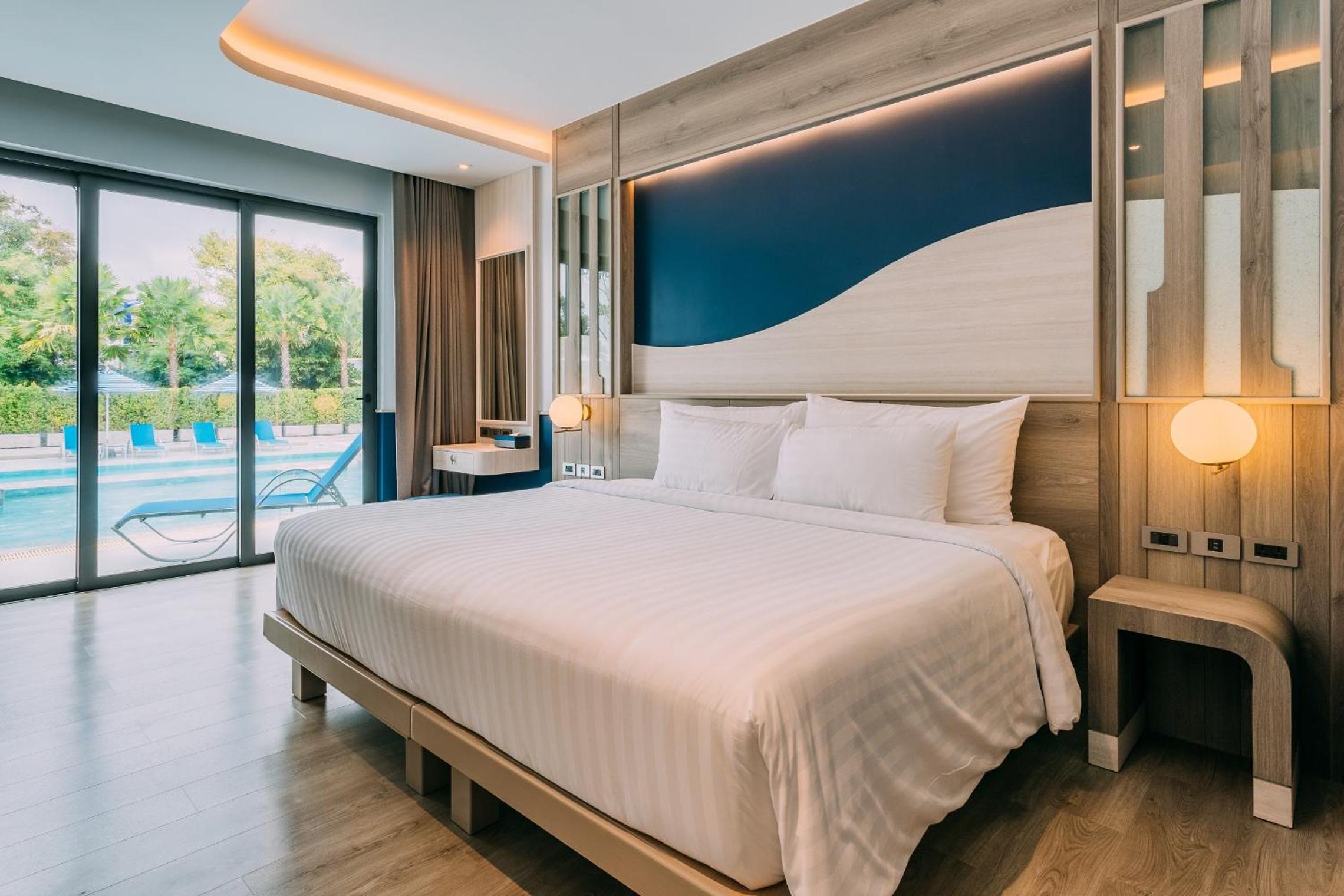 Deluxe Double or Twin Room with Pool Access - Photo 1