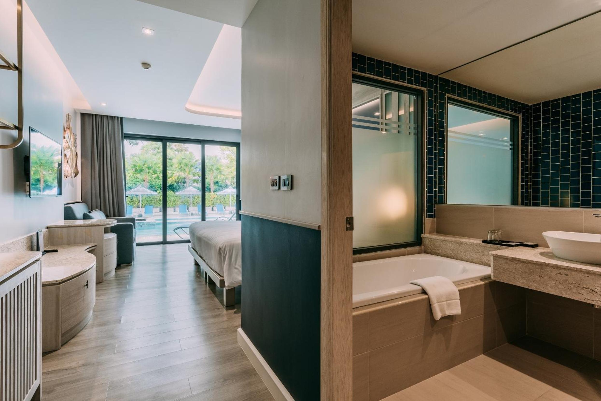 Deluxe Double or Twin Room with Pool Access - Photo 2