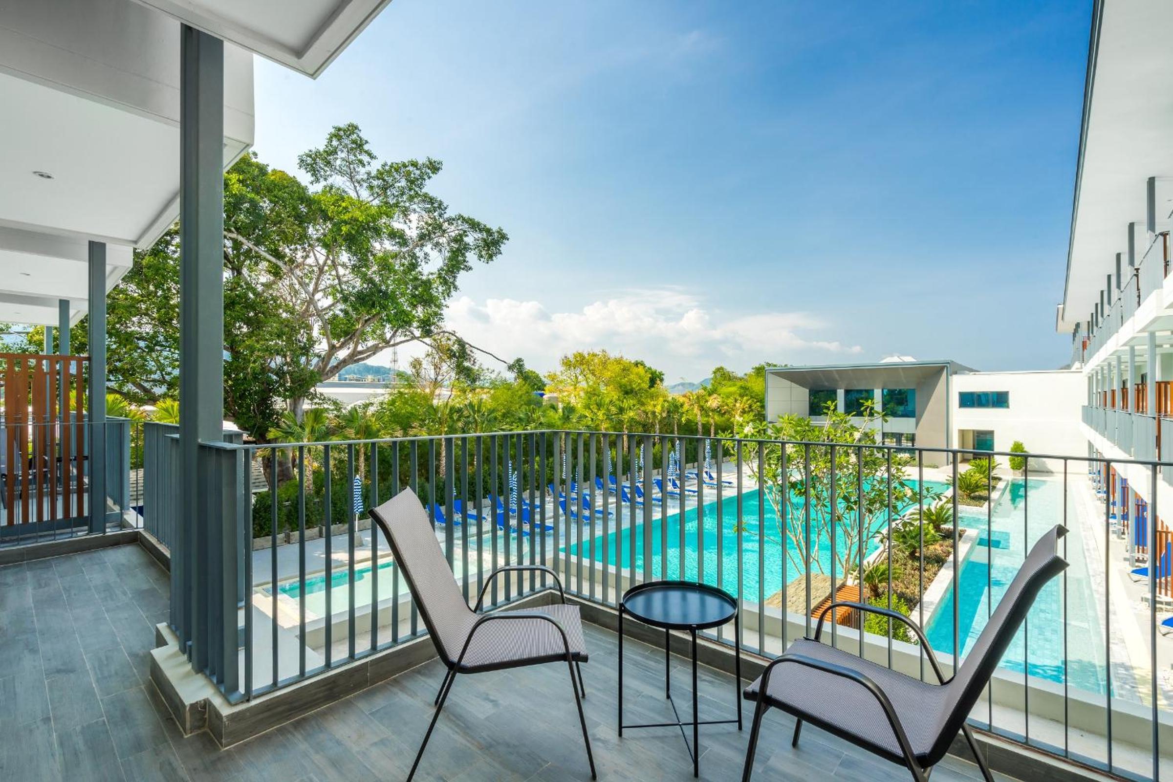 Deluxe Double or Twin Room with Pool View - Photo 12