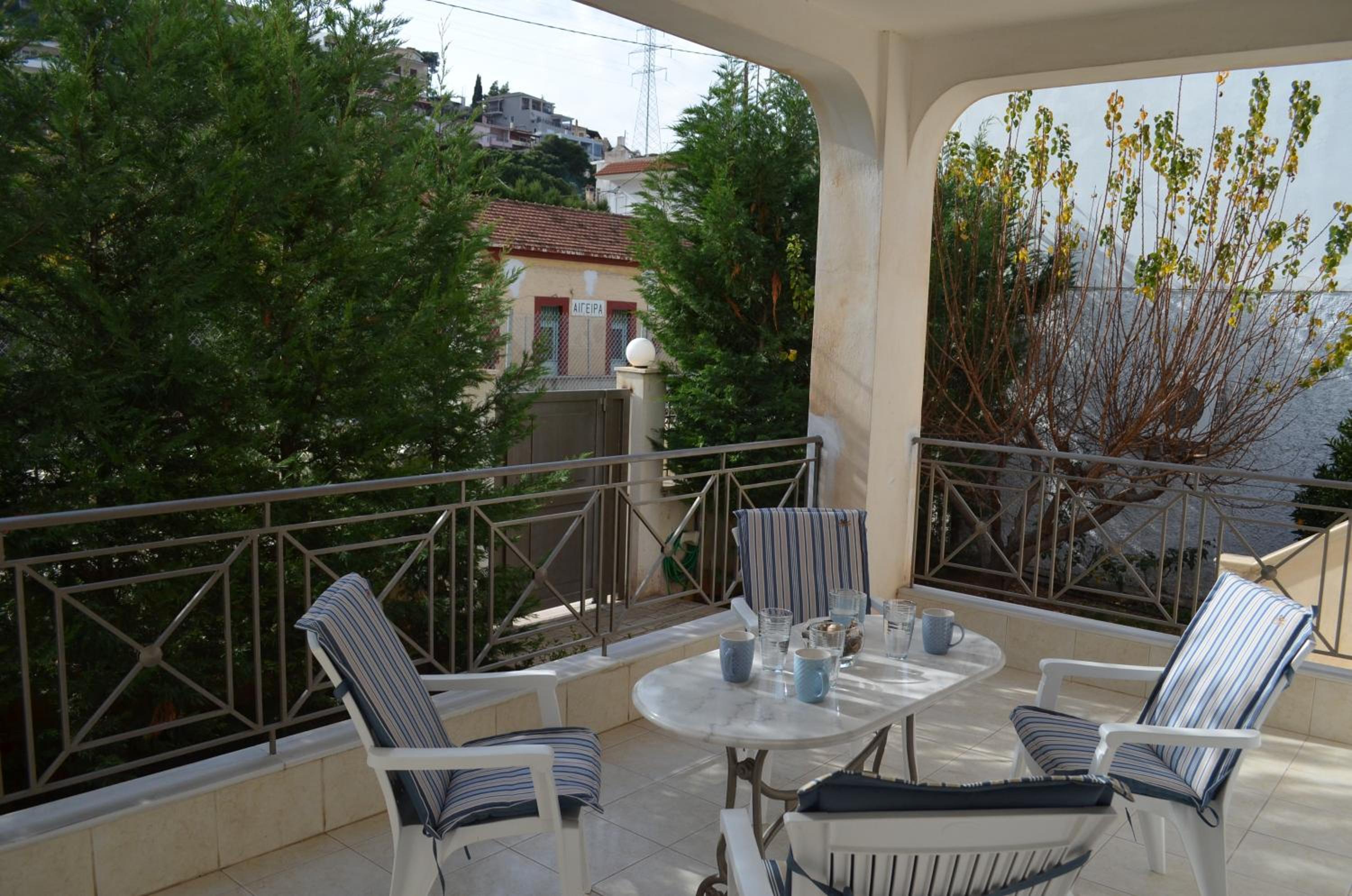Three-Bedroom Apartment with Sea View photo 2